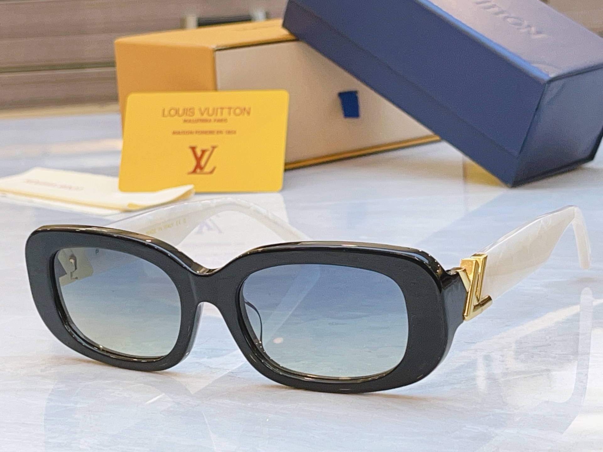 ，【LOUIS VUITTO*】路易*威登新款太阳镜，MODEL：Z3013U，SIZE：54口19-1