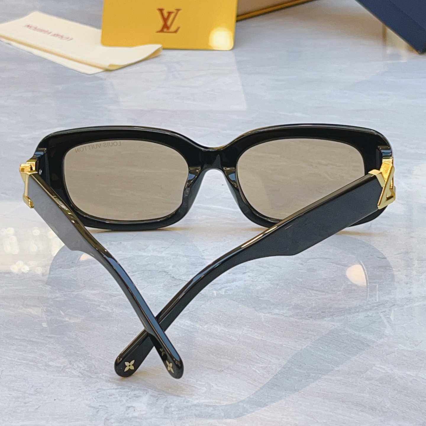 ，【LOUIS VUITTO*】路易*威登新款太阳镜，MODEL：Z3013U，SIZE：54口19-1