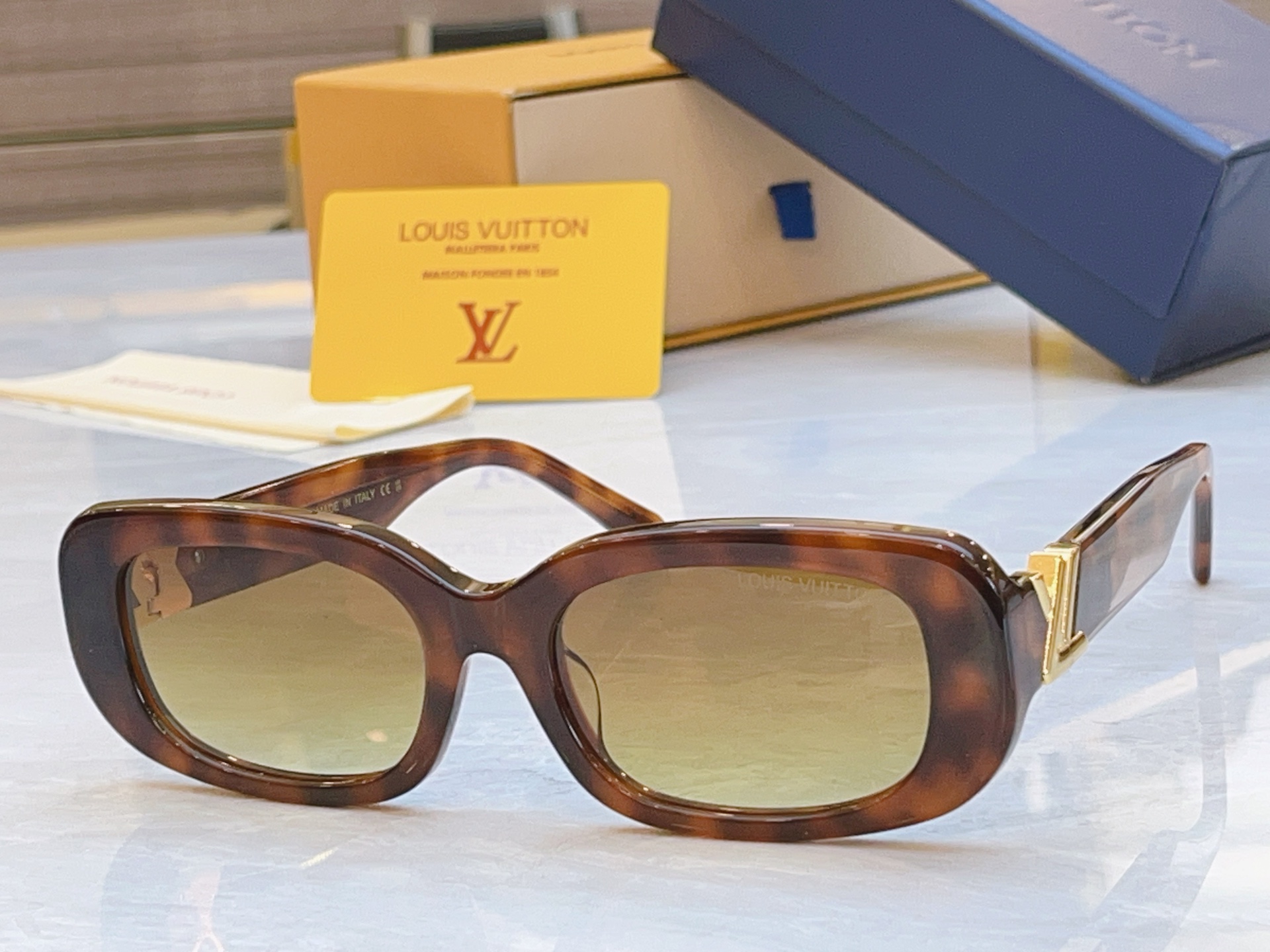 ，【LOUIS VUITTO*】路易*威登新款太阳镜，MODEL：Z3013U，SIZE：54口19-1