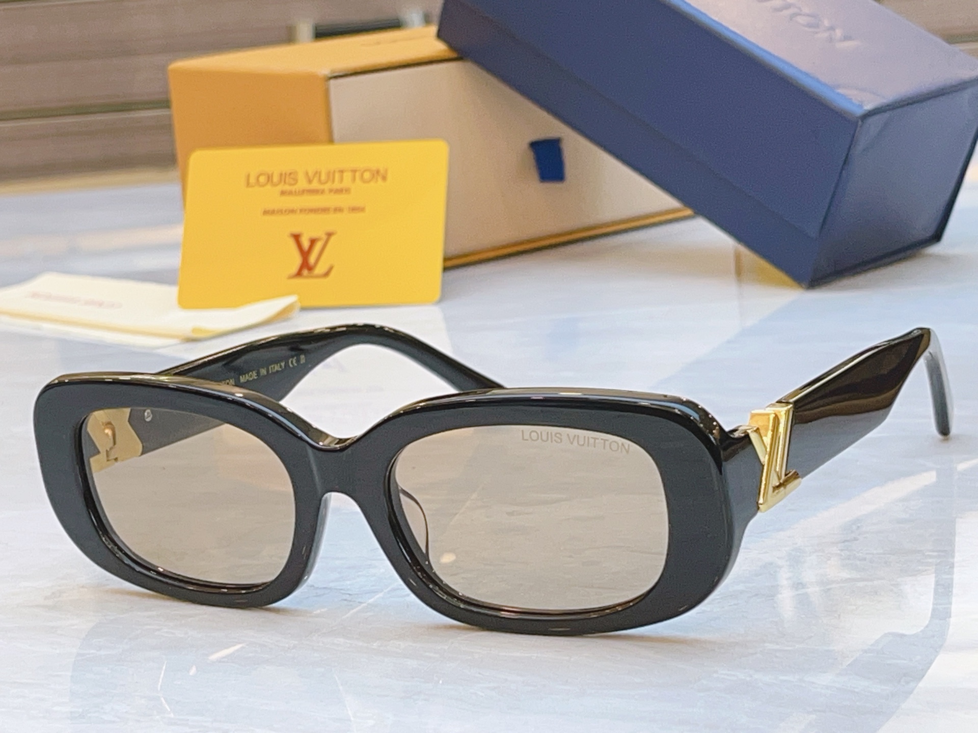 ，【LOUIS VUITTO*】路易*威登新款太阳镜，MODEL：Z3013U，SIZE：54口19-1