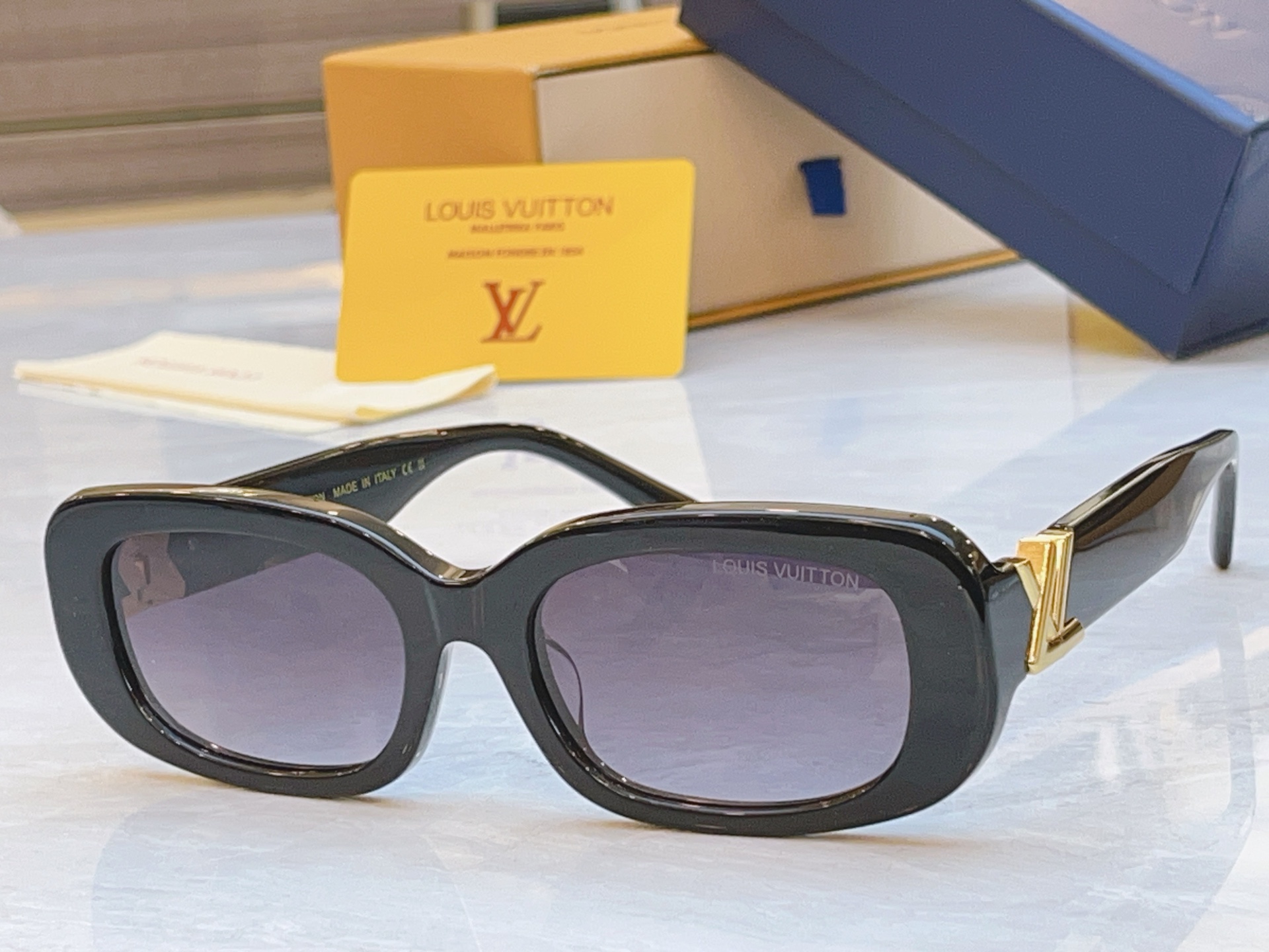 ，【LOUIS VUITTO*】路易*威登新款太阳镜，MODEL：Z3013U，SIZE：54口19-1