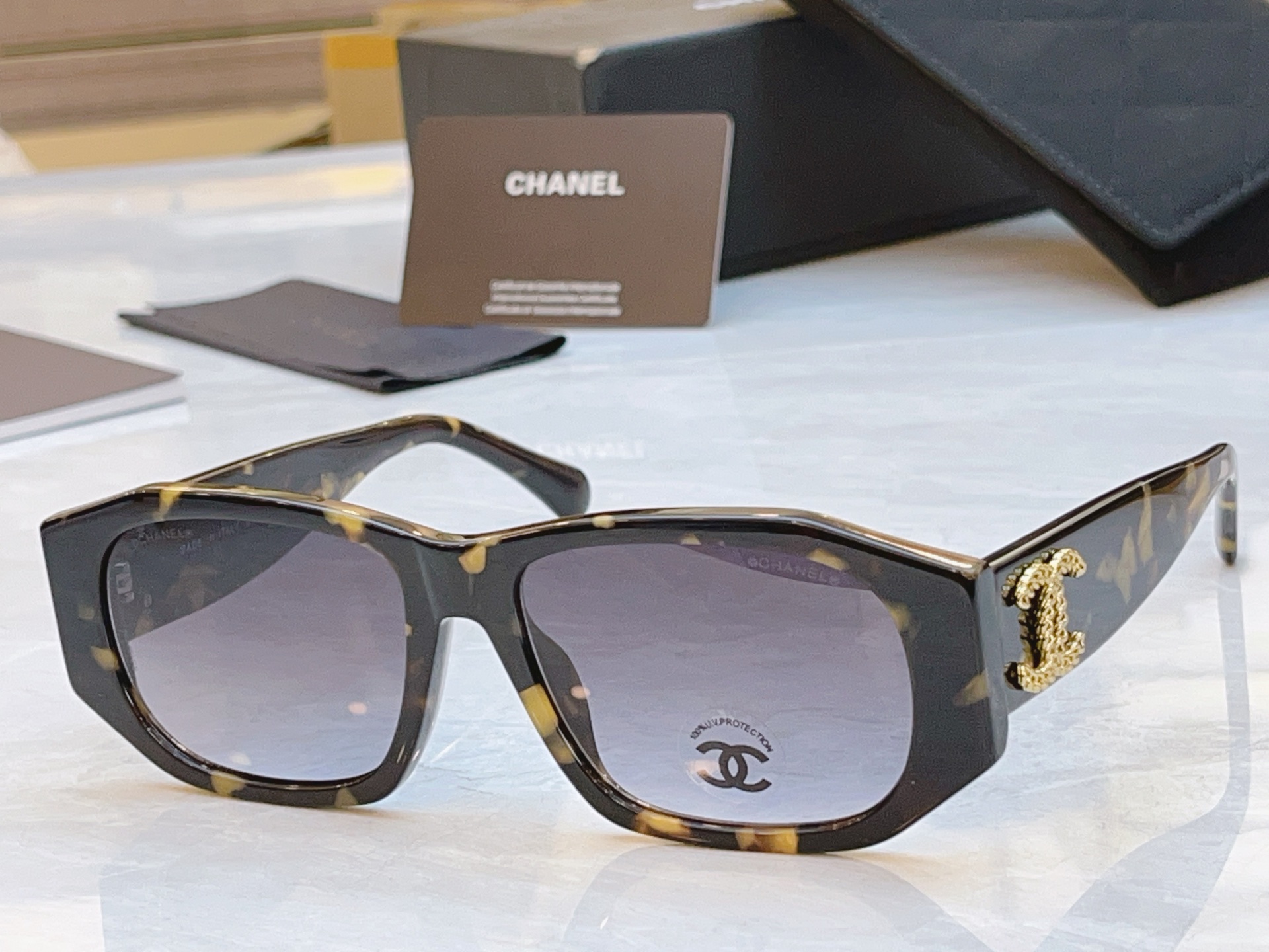 ，【CHANE*】香奈儿新款太阳镜🕶️🕶️，MODEL：CH5554，SIZE：55口18-145