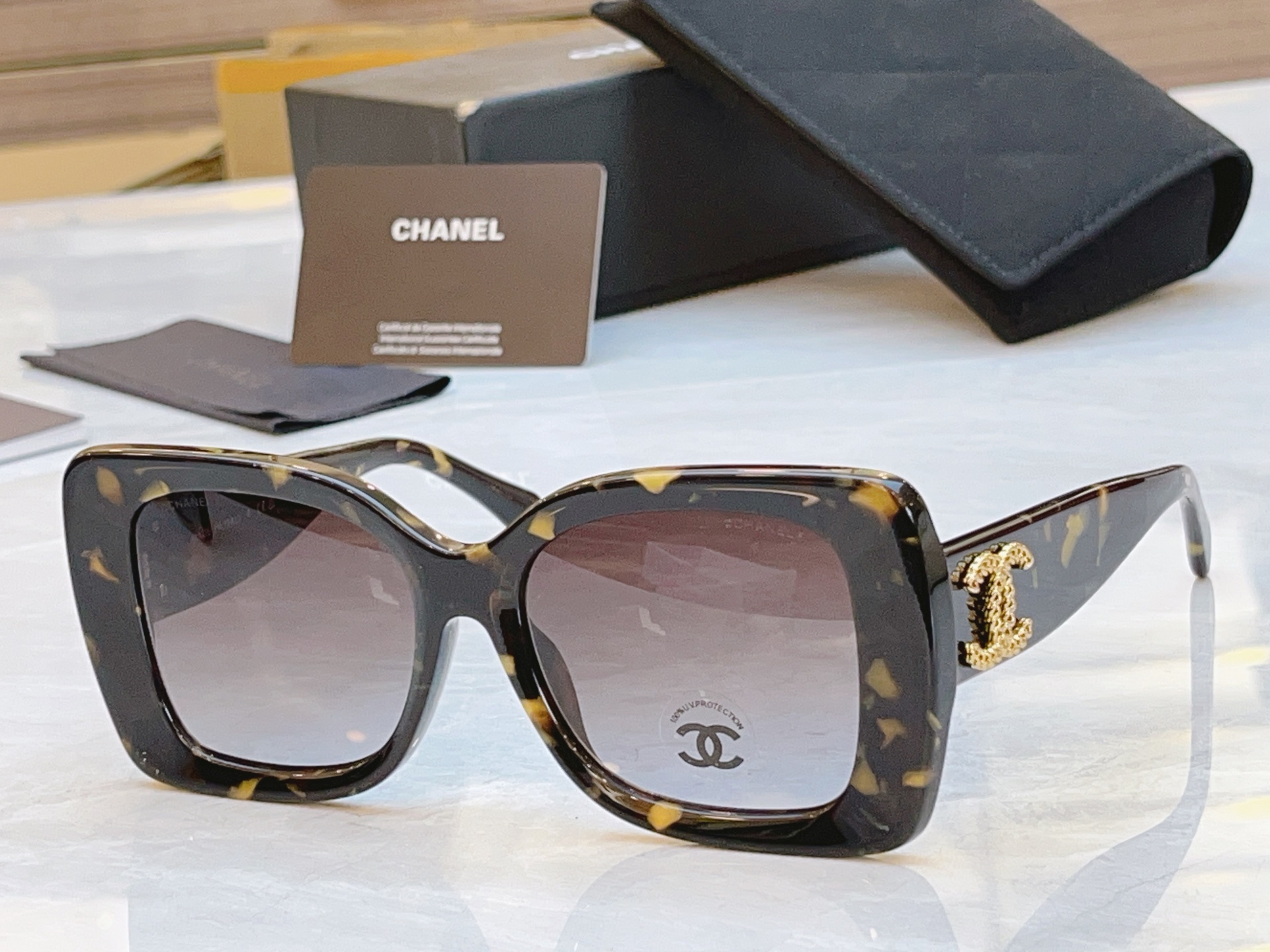 ，【CHANE*】香奈儿新款太阳镜🕶️🕶️，MODEL：CH5555，SIZE：54口19-145