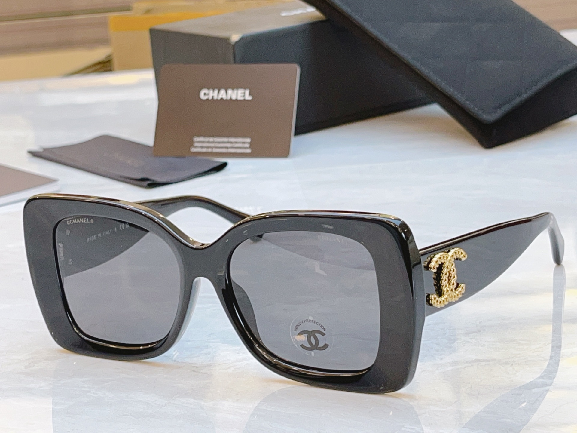 ，【CHANE*】香奈儿新款太阳镜🕶️🕶️，MODEL：CH5555，SIZE：54口19-145