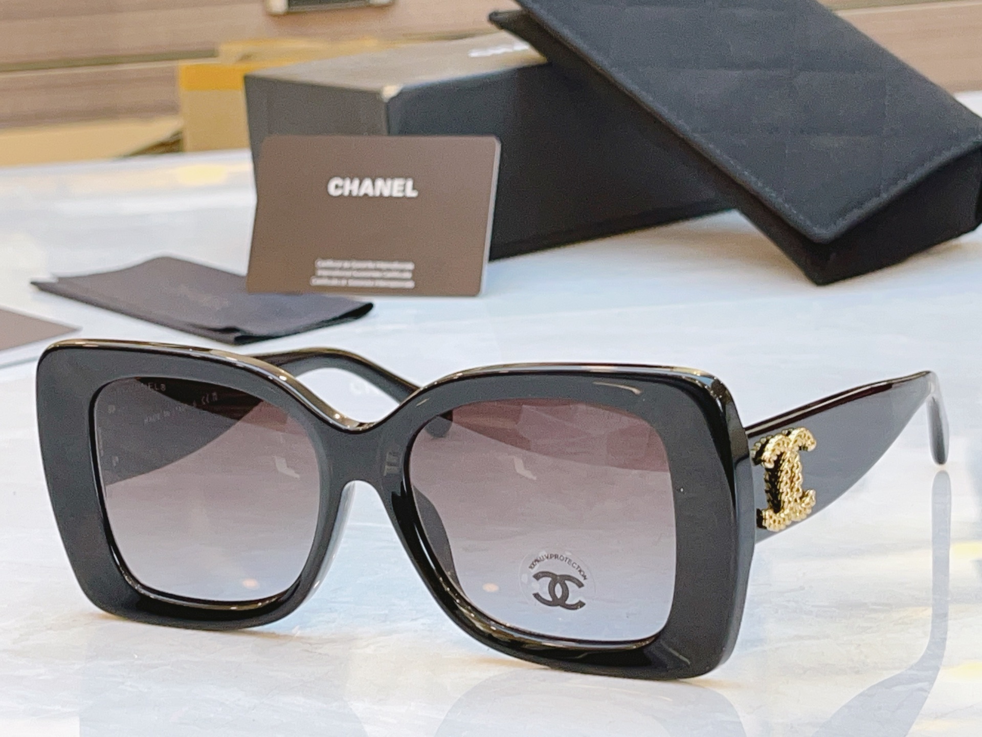 ，【CHANE*】香奈儿新款太阳镜🕶️🕶️，MODEL：CH5555，SIZE：54口19-145