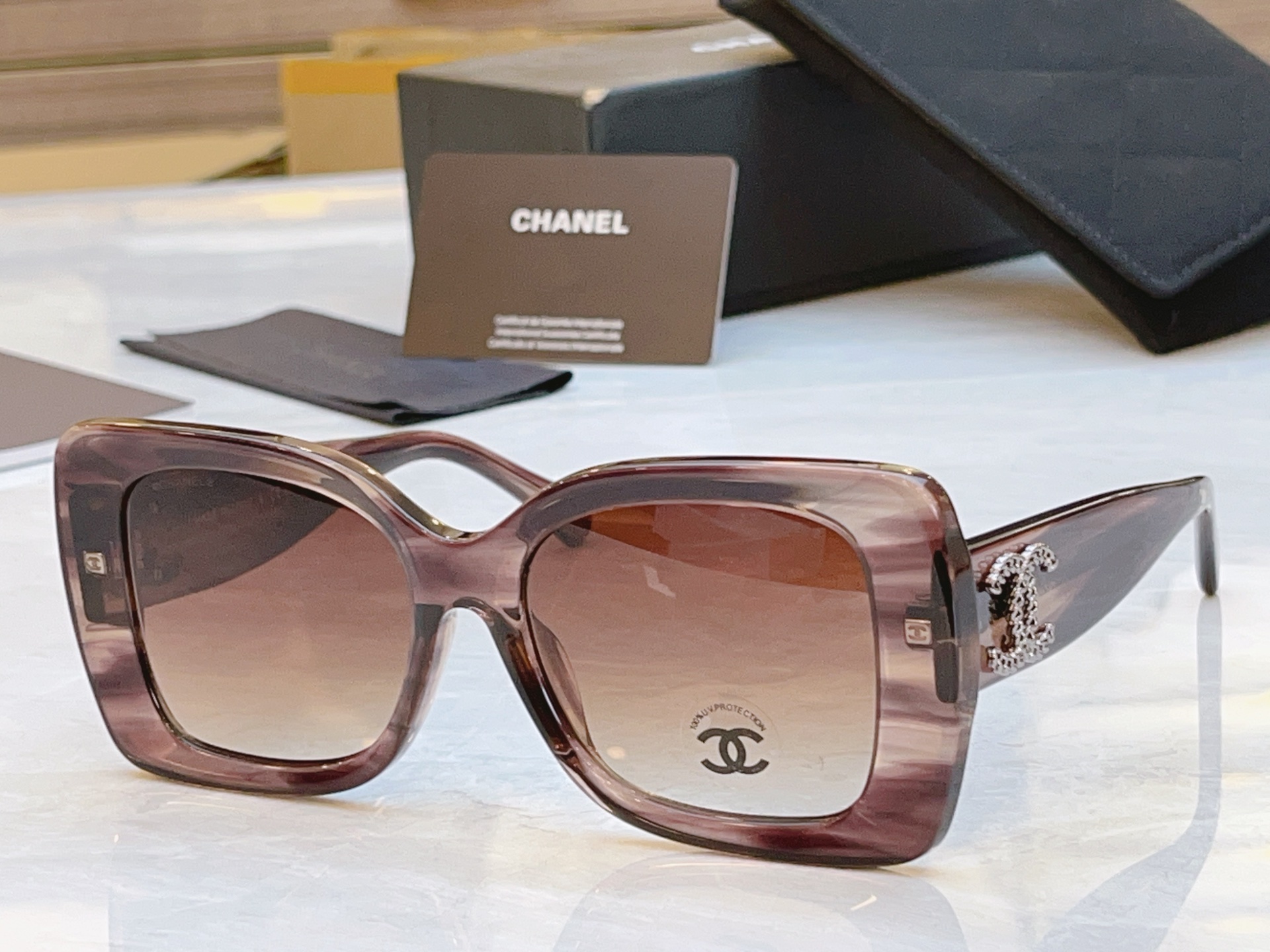 ，【CHANE*】香奈儿新款太阳镜🕶️🕶️，MODEL：CH5555，SIZE：54口19-145