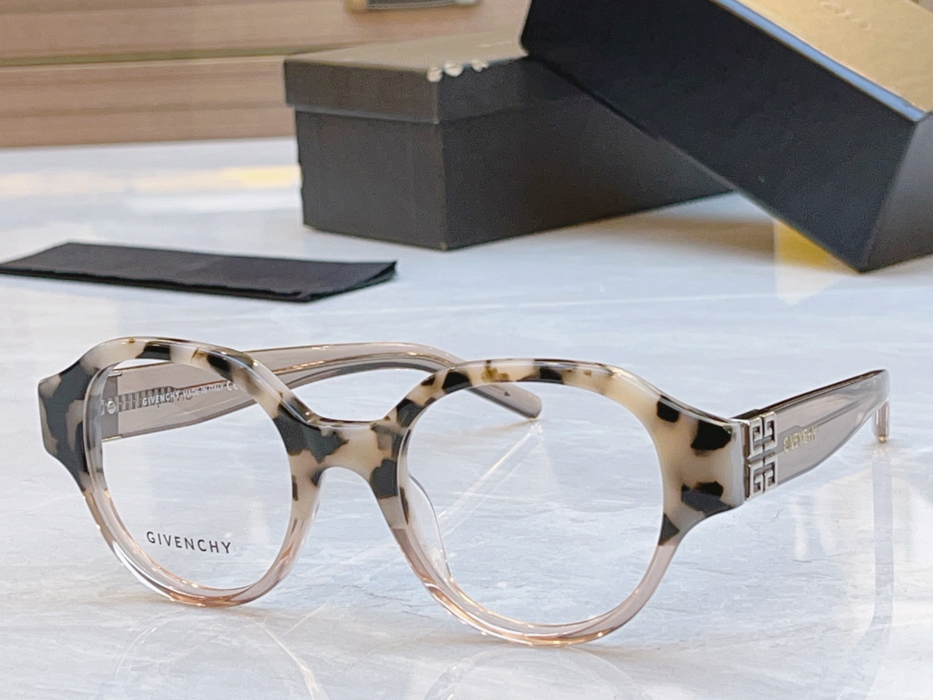 ，【GIVENCH*】纪梵*希新款眼镜架，MODEL：GV50083L，SIZE：52口20-145