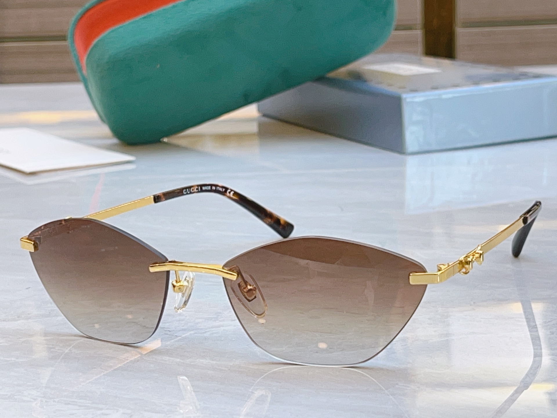 ，【GUCC*】古*驰新款太阳镜，MODEL：GG2053S ，SIZE：59口17-140