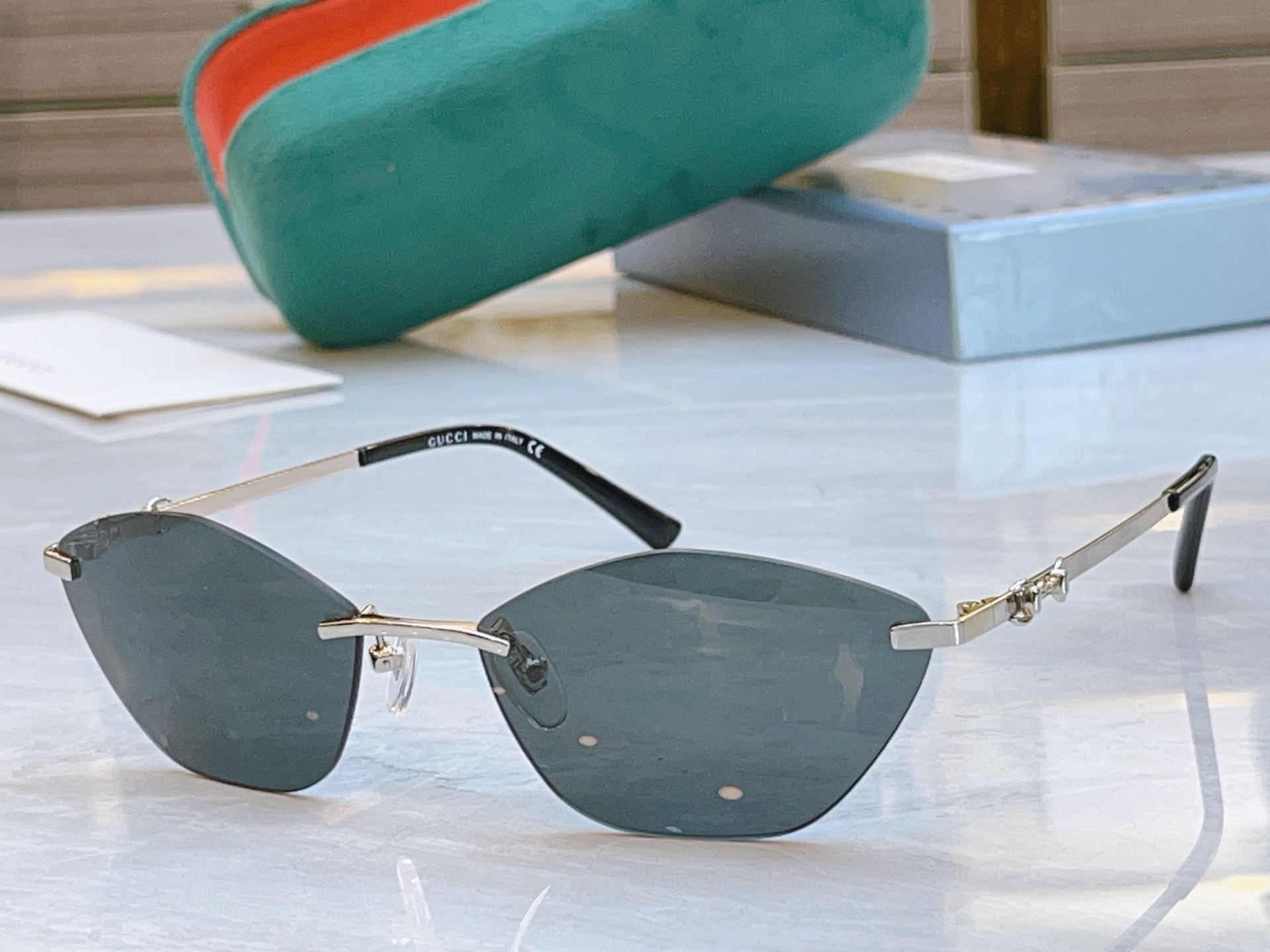 ，【GUCC*】古*驰新款太阳镜，MODEL：GG2053S ，SIZE：59口17-140