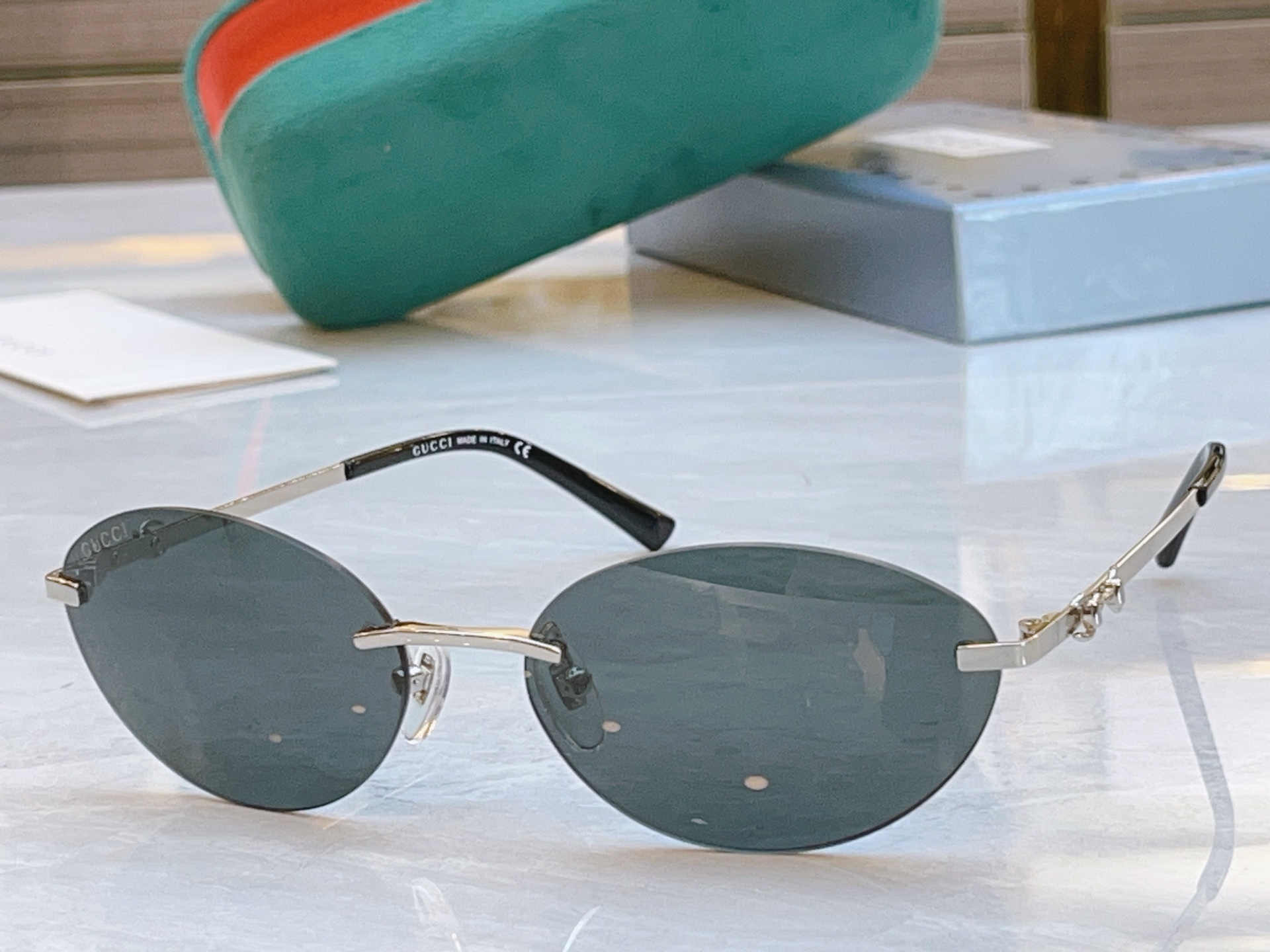 ，【GUCC*】古*驰新款太阳镜，MODEL：GG2051S ，SIZE：59口17-140