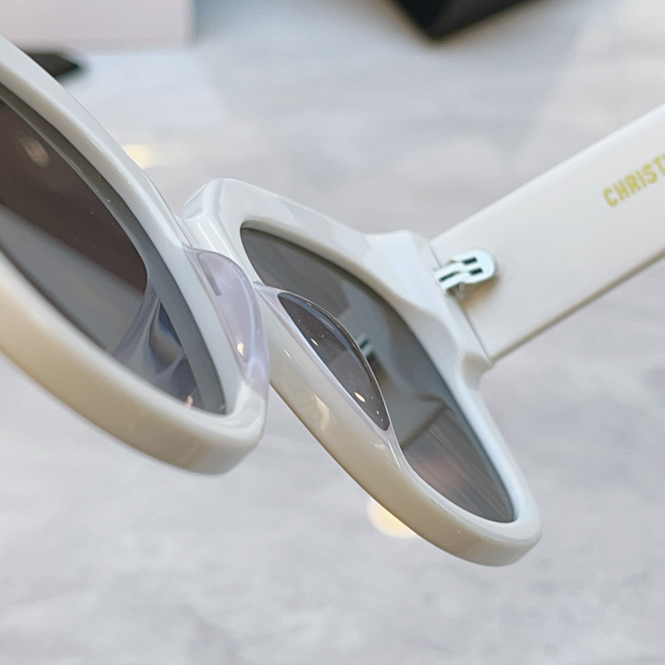 ，【DIO* 】迪*奥新款太阳镜，MODEL：DSGTA12UCR，SIZE：54口20-142