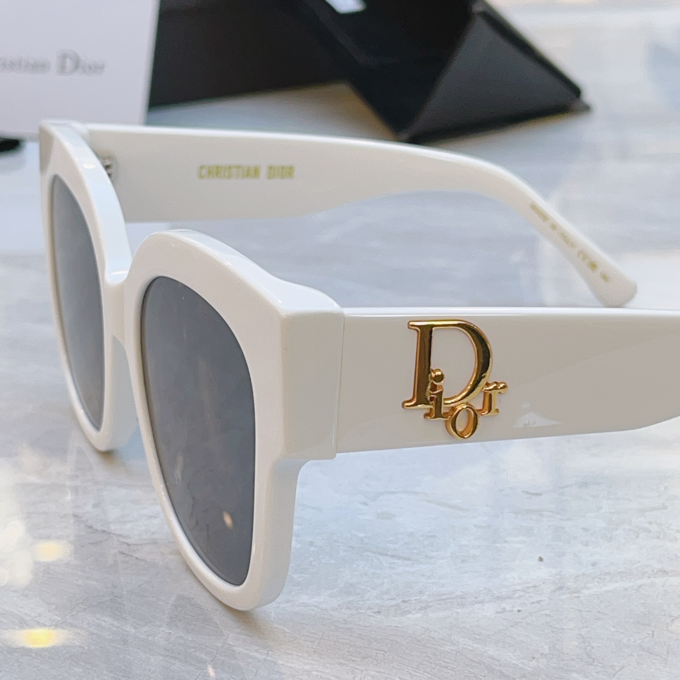 ，【DIO* 】迪*奥新款太阳镜，MODEL：DSGTA12UCR，SIZE：54口20-142