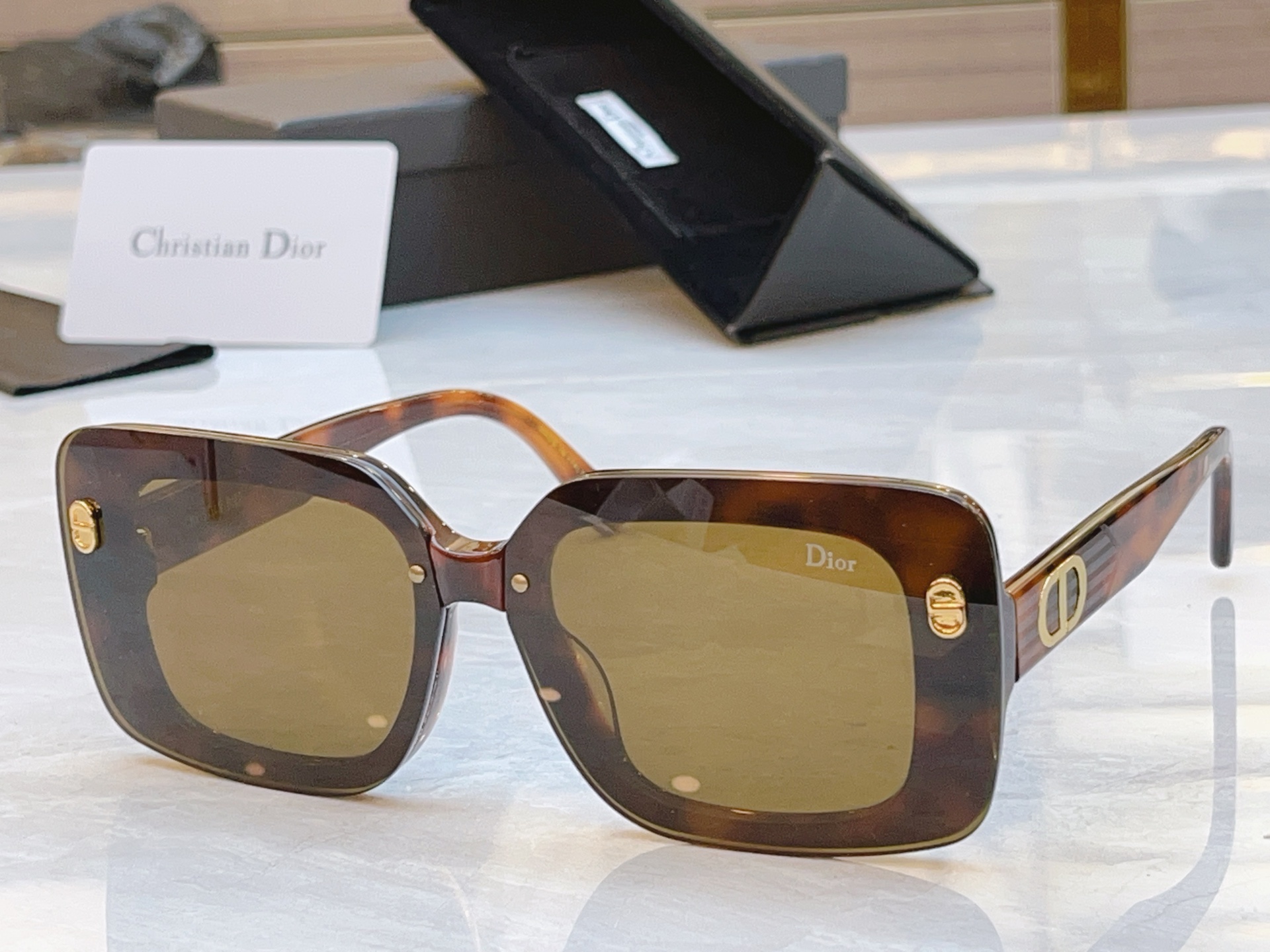 ，【DIO* 】迪*奥新款太阳镜，MODEL：DSGTA17UCR，SIZE：70口10-145