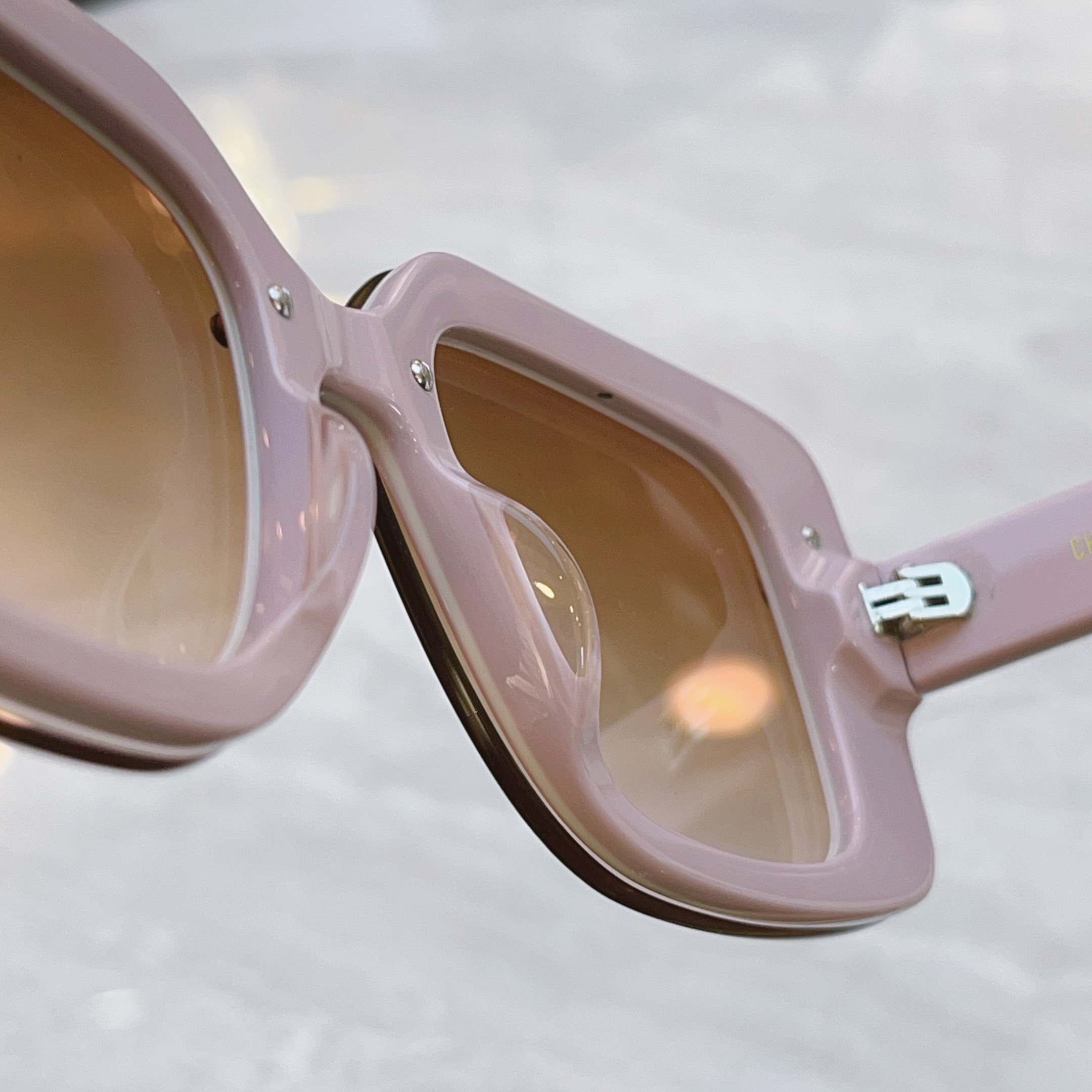 ，【DIO* 】迪*奥新款太阳镜，MODEL：DSGTA17UCR，SIZE：70口10-145