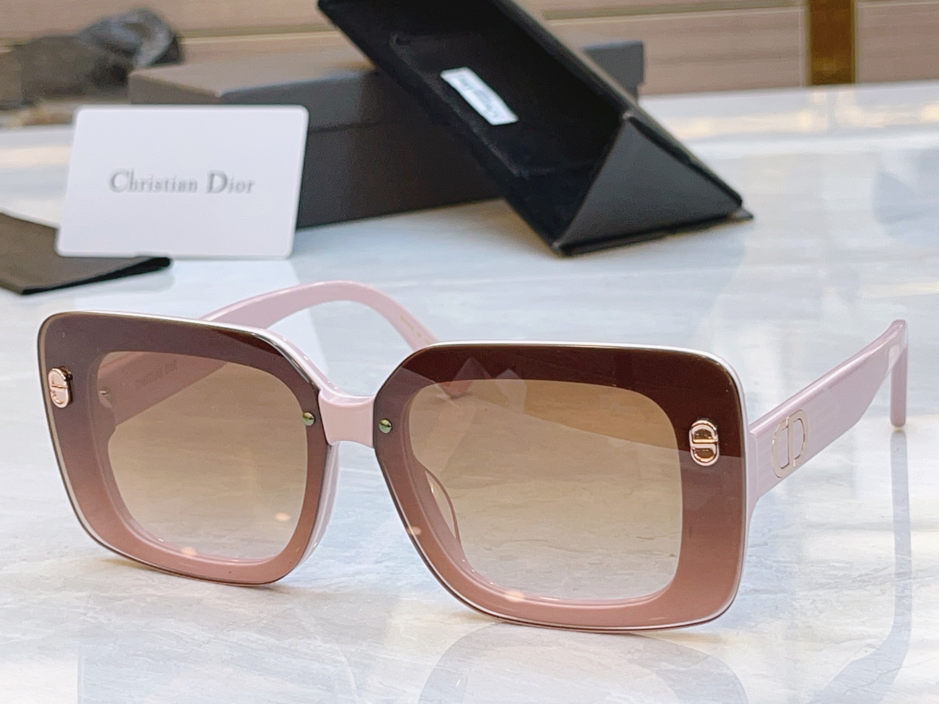 ，【DIO* 】迪*奥新款太阳镜，MODEL：DSGTA17UCR，SIZE：70口10-145