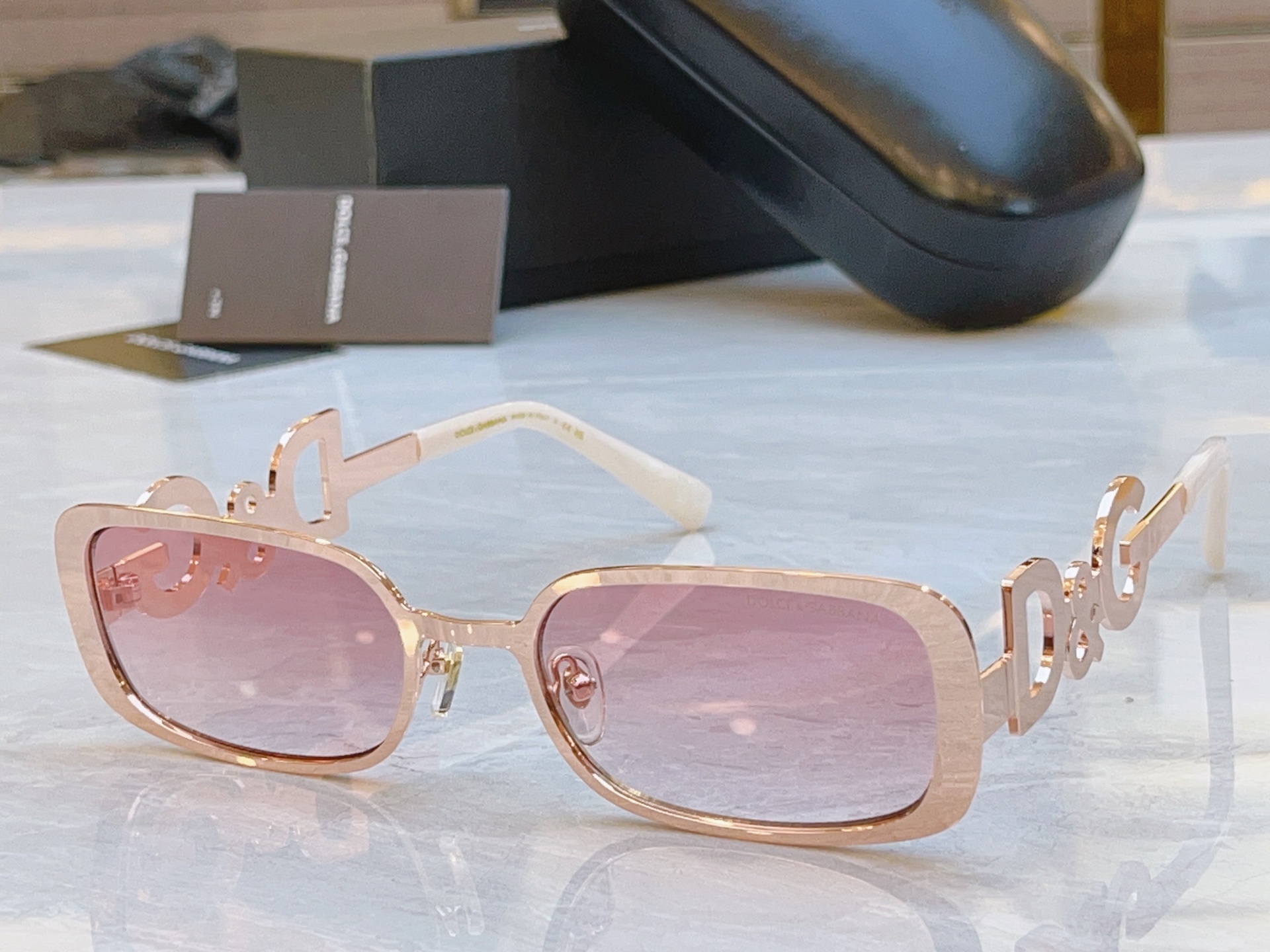 ，【DOLCE & GABBAN*】D*G新款太阳镜，MODEL：DG2058，SIZE：57口20-1