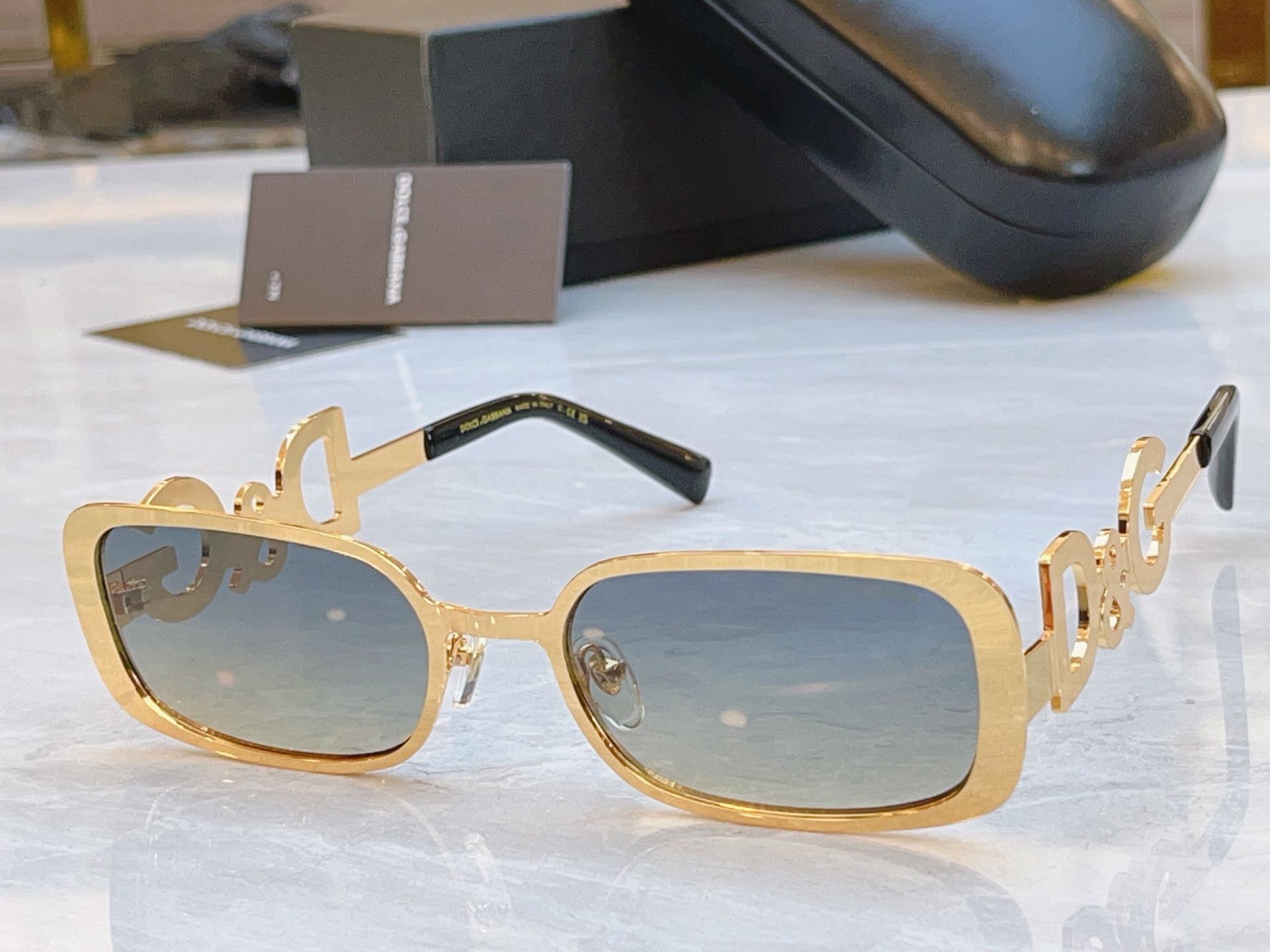 ，【DOLCE & GABBAN*】D*G新款太阳镜，MODEL：DG2058，SIZE：57口20-1