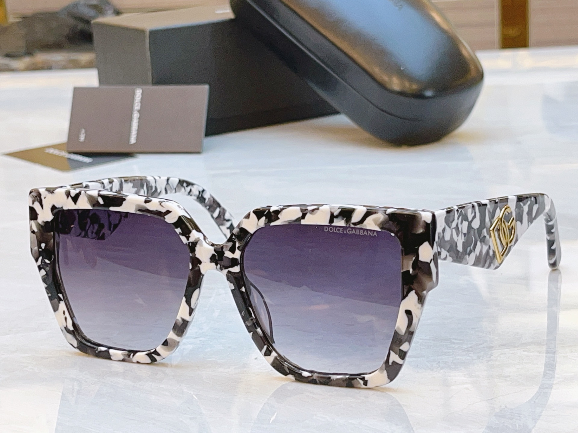 ，【DOLCE & GABBAN*】D*G新款太阳镜，MODEL：DG4438，SIZE：55口18-1