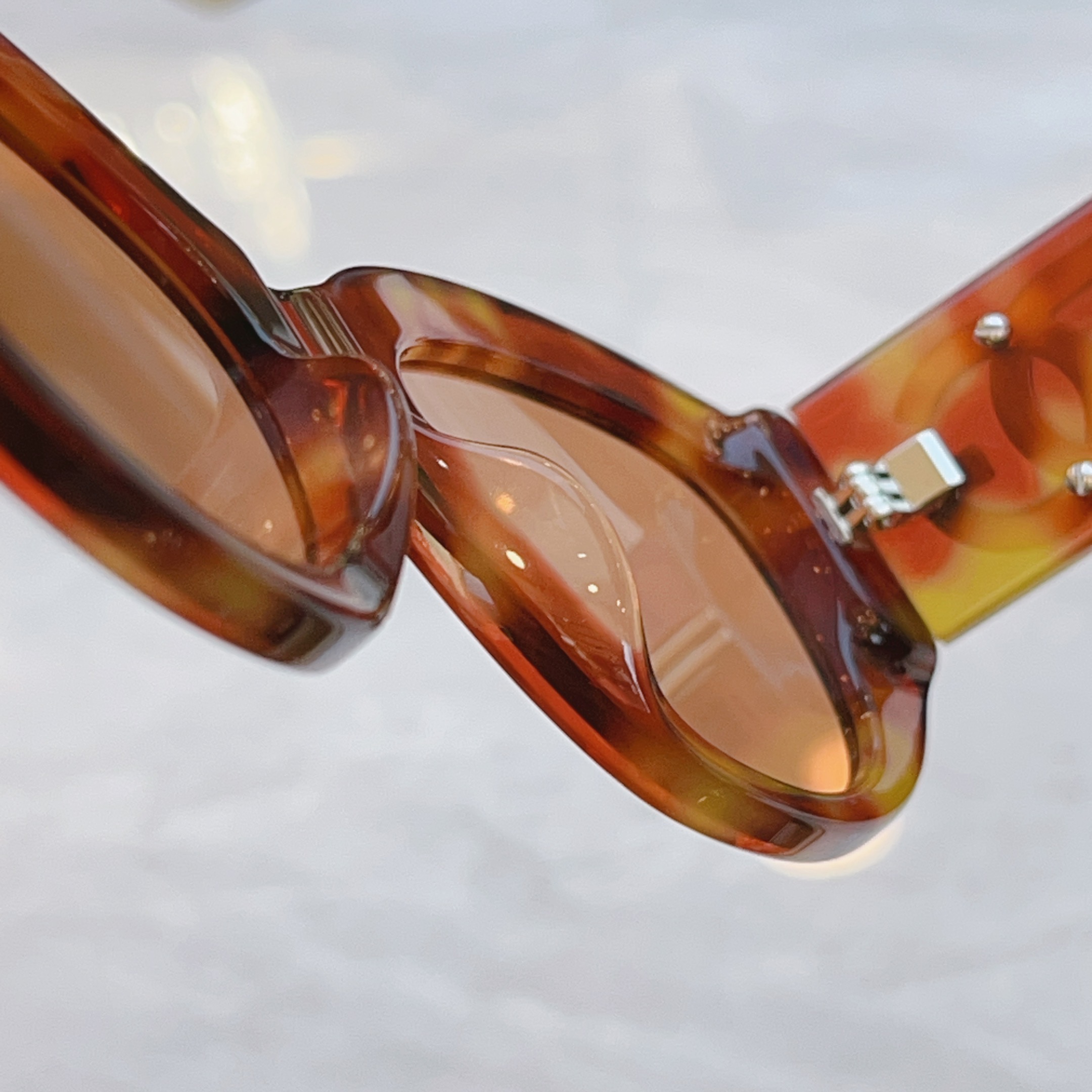 ，【DOLCE & GABBAN*】D*G新款太阳镜，MODEL：DG4502，SIZE：56口19-1