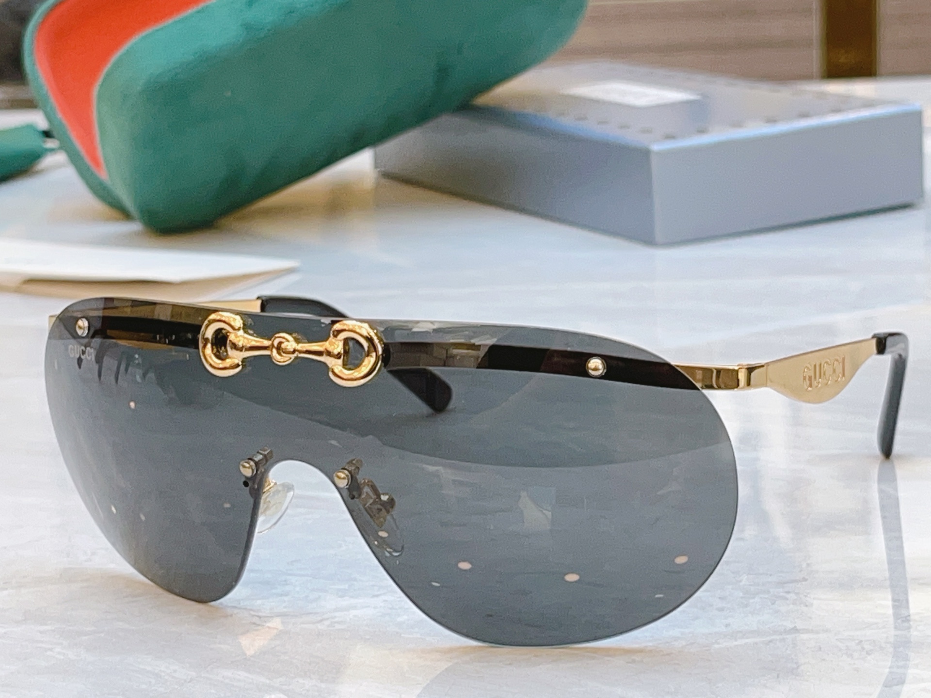 ，【GUCC*】古*驰新款太阳镜，MODEL：GG1656S ，SIZE：146口0-122