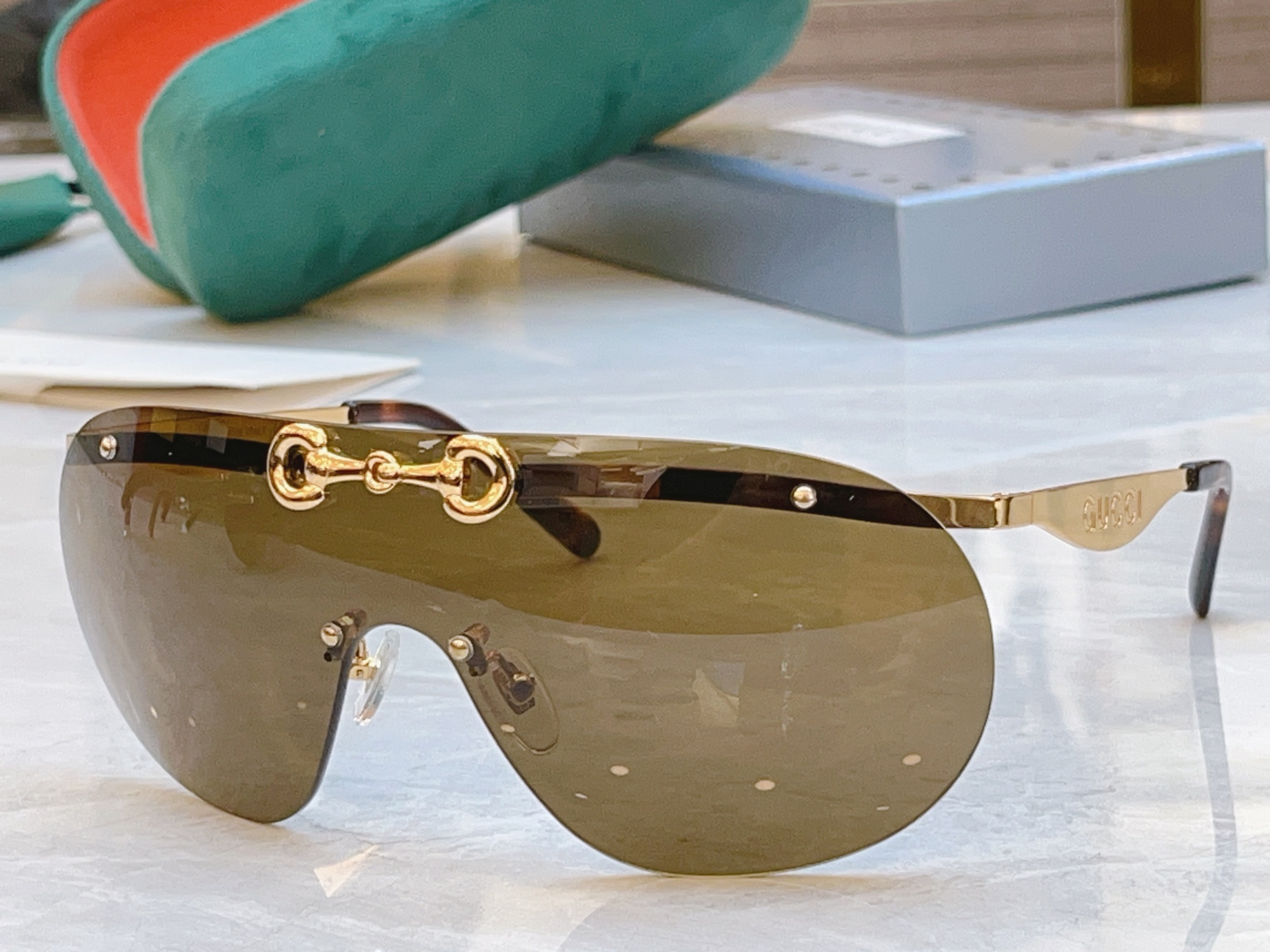 ，【GUCC*】古*驰新款太阳镜，MODEL：GG1656S ，SIZE：146口0-122