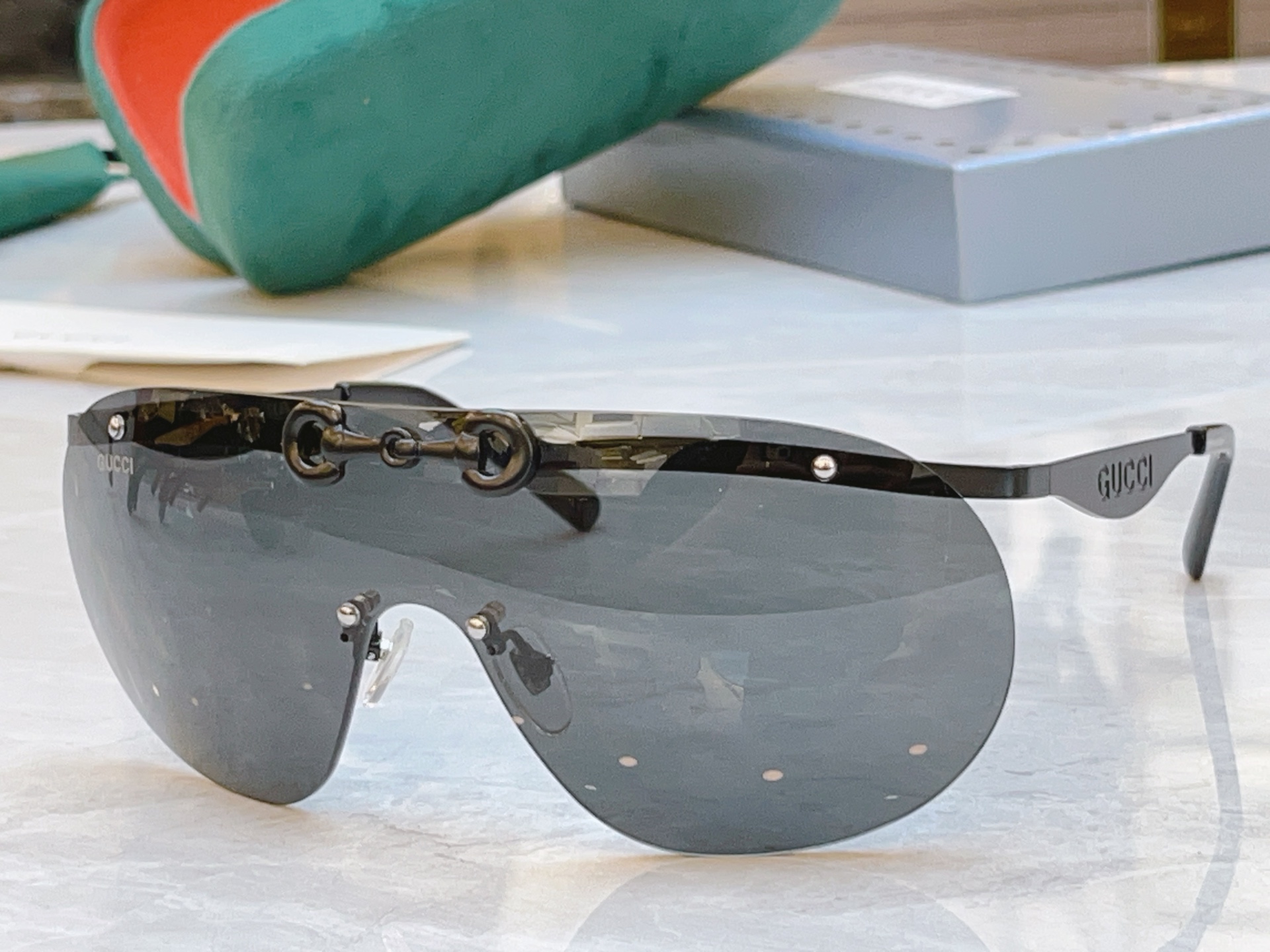 ，【GUCC*】古*驰新款太阳镜，MODEL：GG1656S ，SIZE：146口0-122