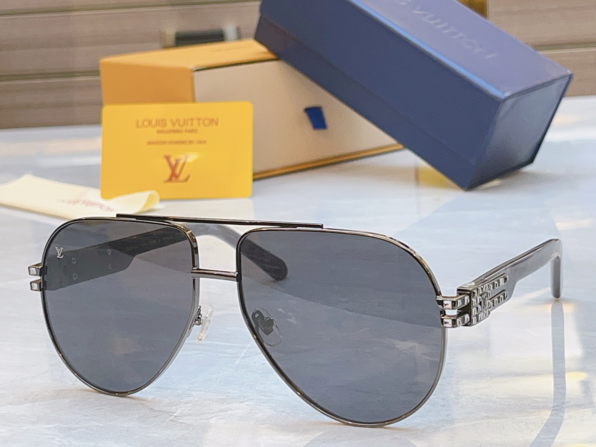 ，【LOUIS VUITTO*】路易*威登新款太阳镜，MODEL：Z2017U，SIZE：62口15-1