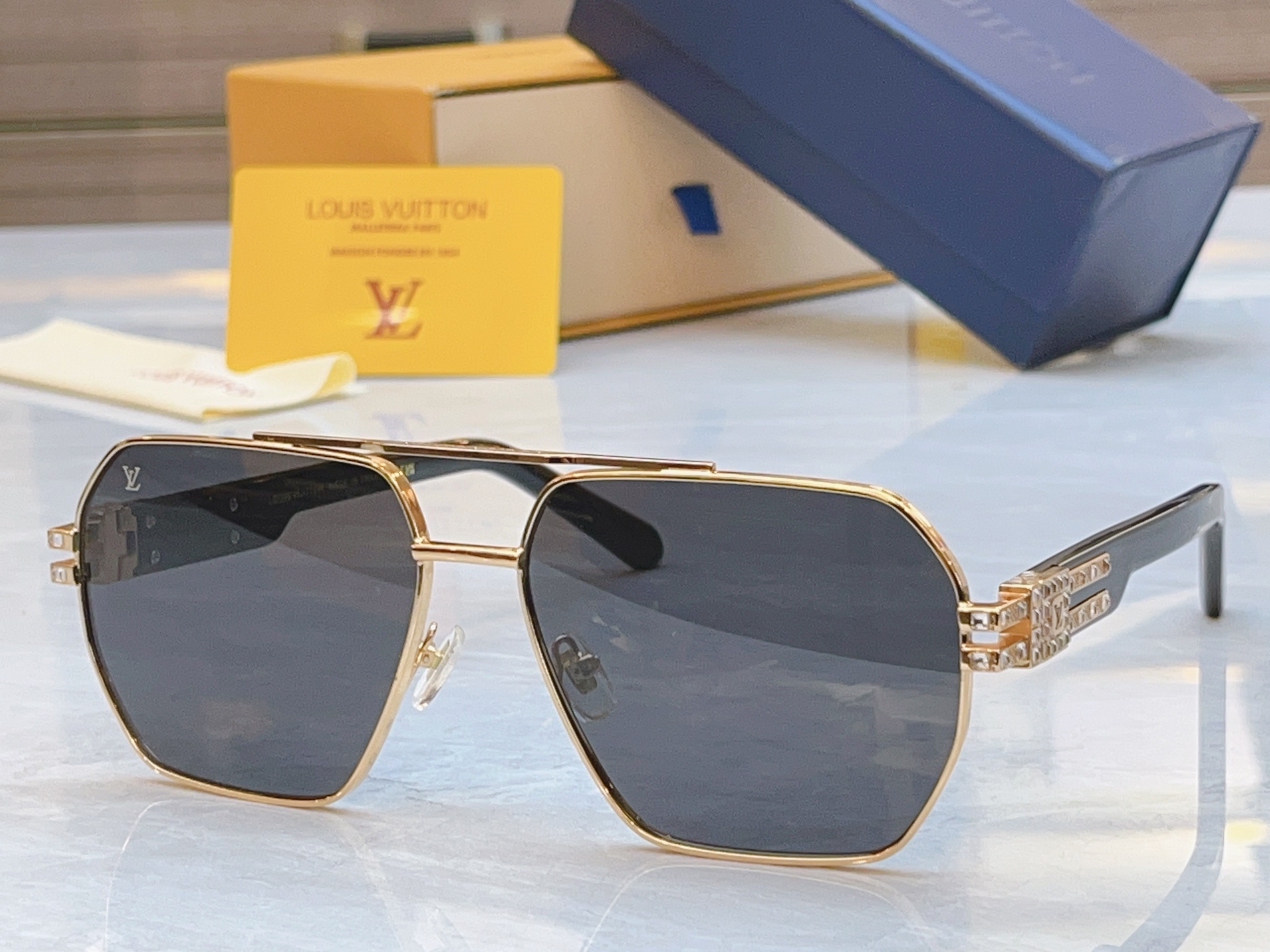 ，【LOUIS VUITTO*】路易*威登新款太阳镜，MODEL：Z2016U，SIZE：61口15-1