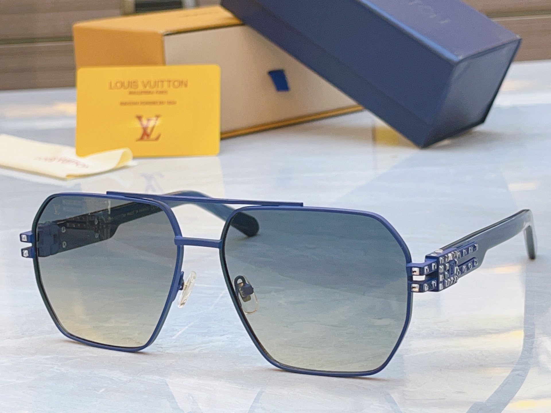 ，【LOUIS VUITTO*】路易*威登新款太阳镜，MODEL：Z2016U，SIZE：61口15-1