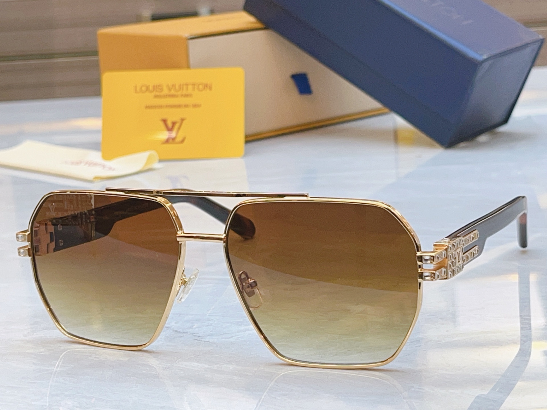 ，【LOUIS VUITTO*】路易*威登新款太阳镜，MODEL：Z2016U，SIZE：61口15-1