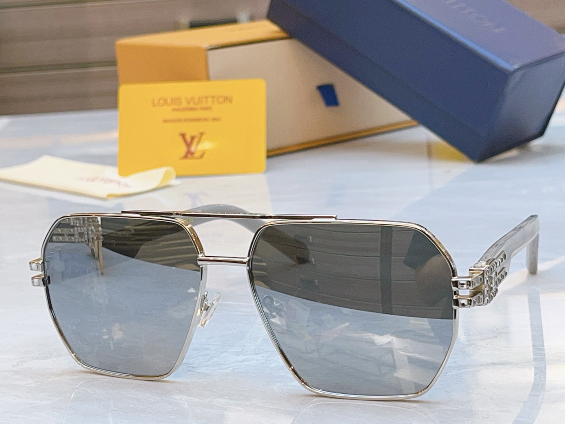 ，【LOUIS VUITTO*】路易*威登新款太阳镜，MODEL：Z2016U，SIZE：61口15-1