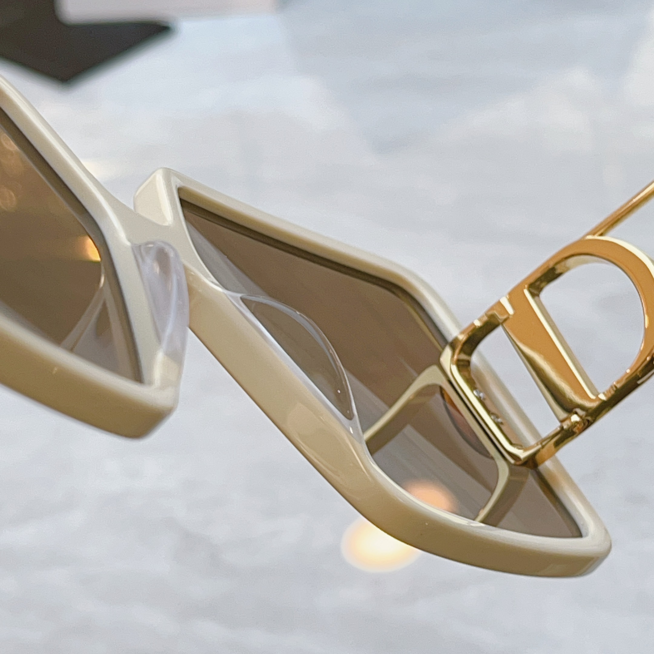 ，【DIO* 】迪*奥新款太阳镜，MODEL：DSGTA46UCR，SIZE：64口16-140