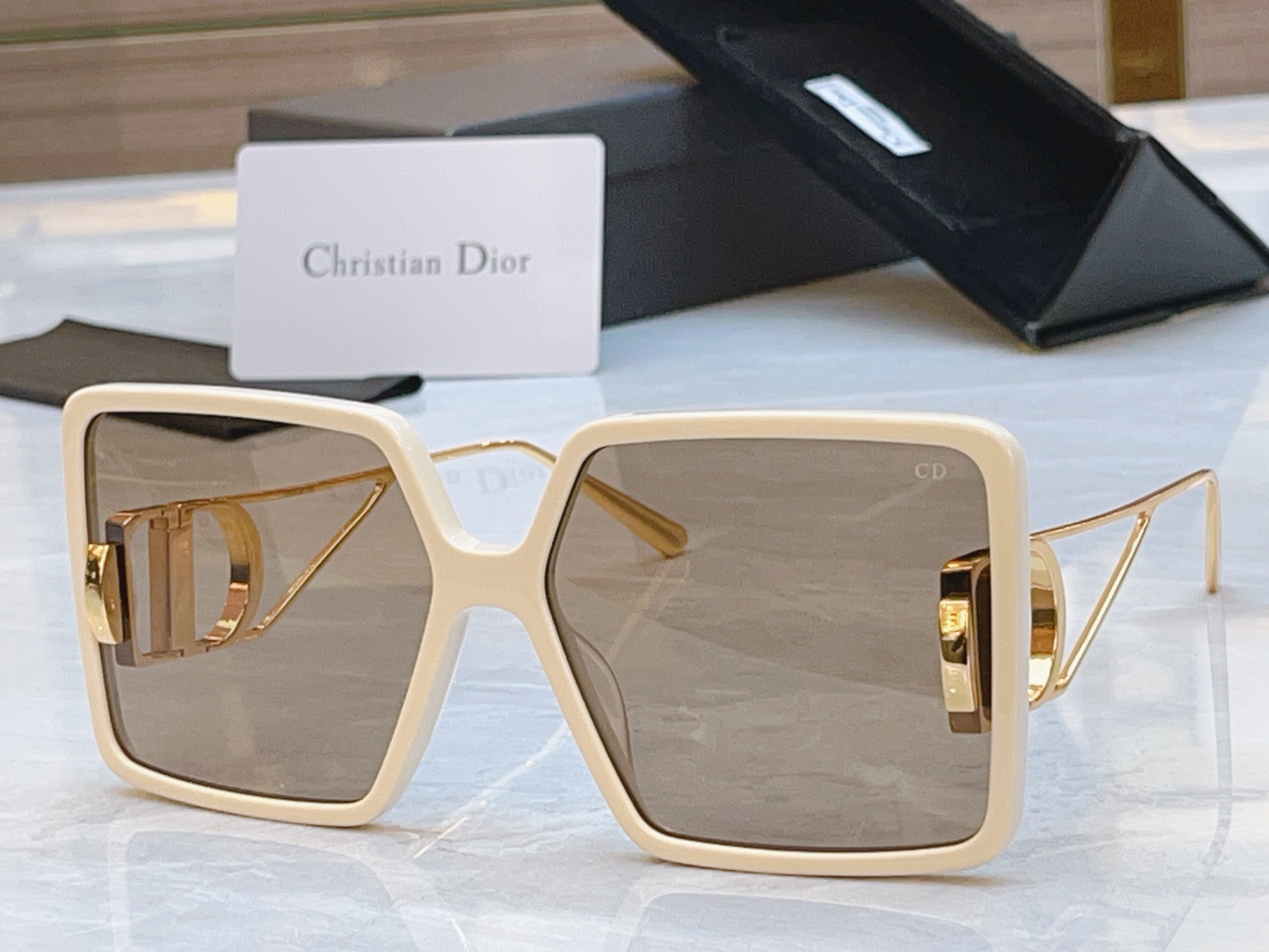 ，【DIO* 】迪*奥新款太阳镜，MODEL：DSGTA46UCR，SIZE：64口16-140