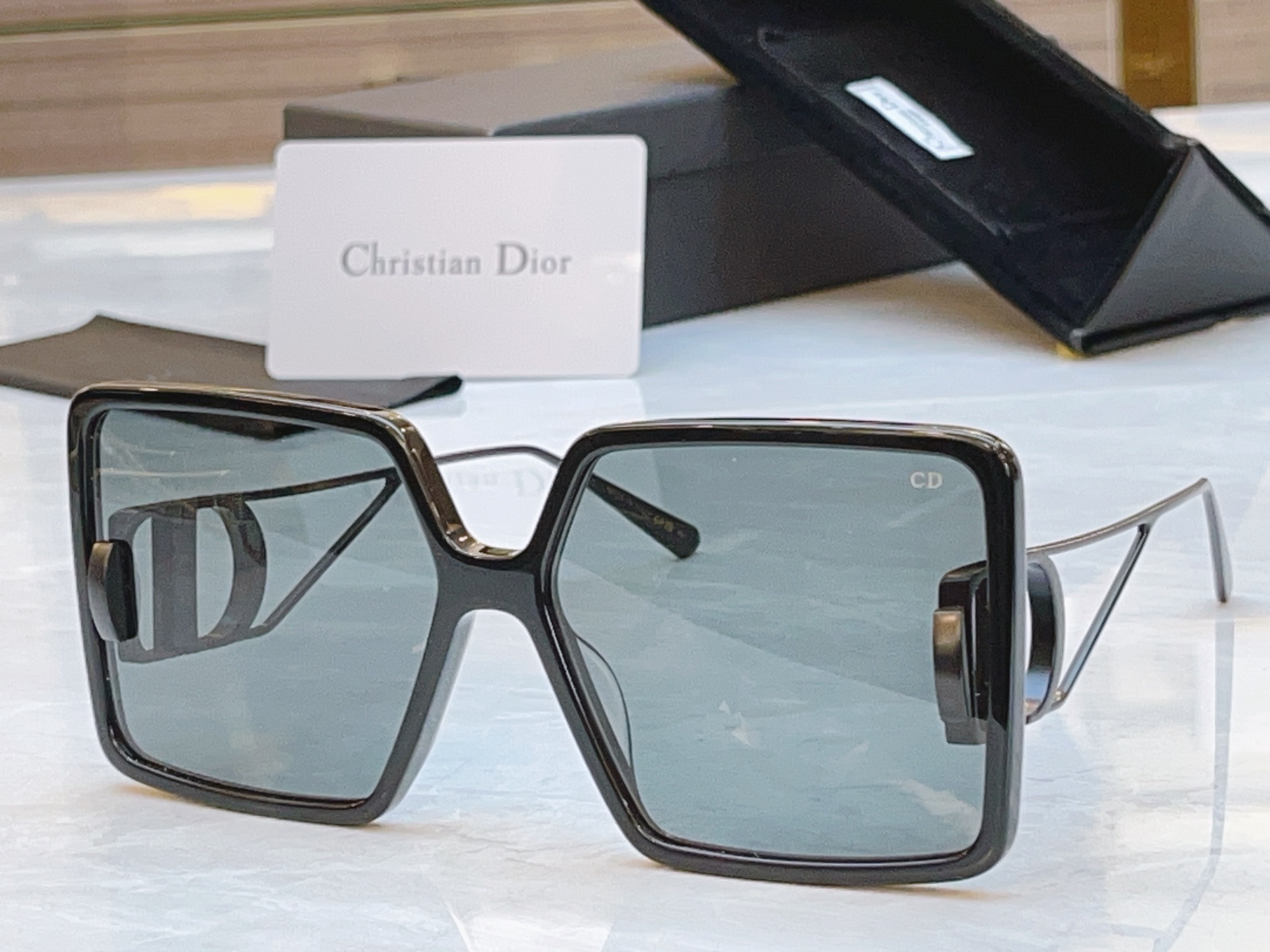 ，【DIO* 】迪*奥新款太阳镜，MODEL：DSGTA46UCR，SIZE：64口16-140