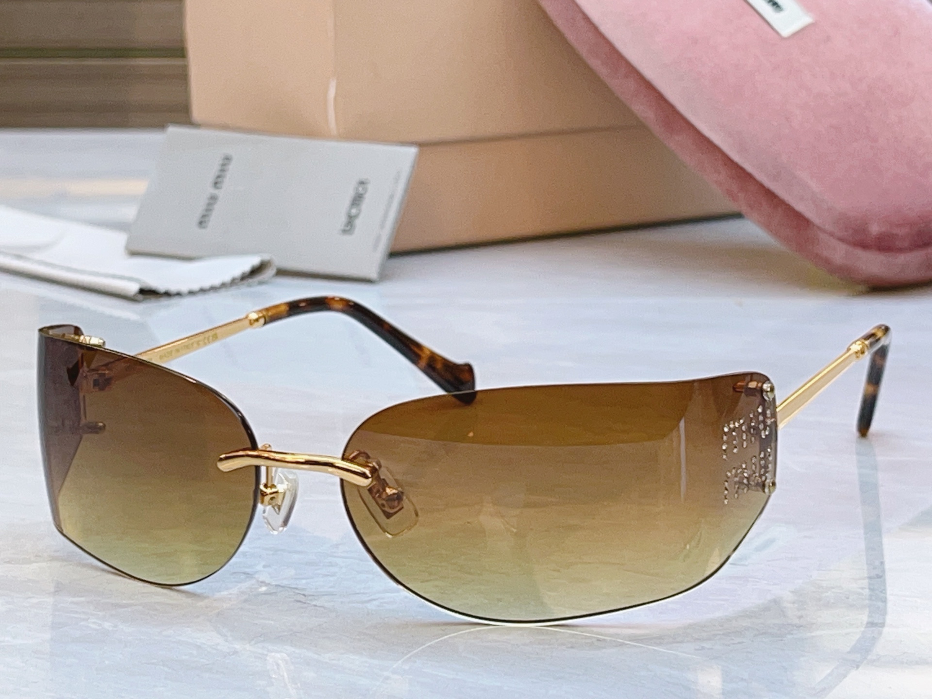 ，【MIUMI*】缪*缪新款太阳镜，Mod:MU 51SS，SIZE:51口16-125