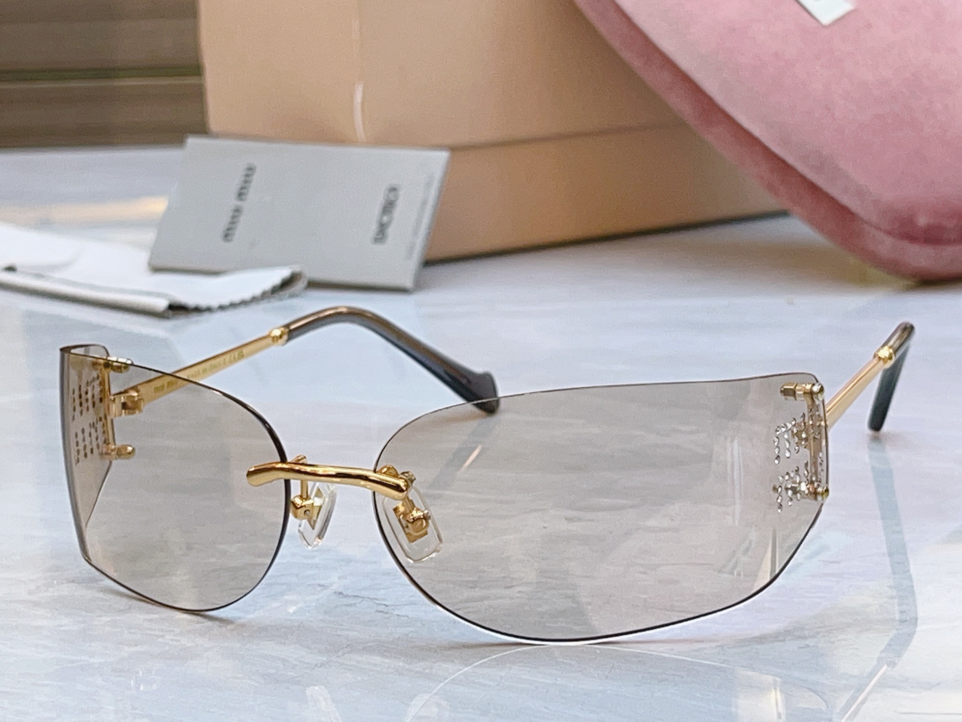 ，【MIUMI*】缪*缪新款太阳镜，Mod:MU 51SS，SIZE:51口16-125