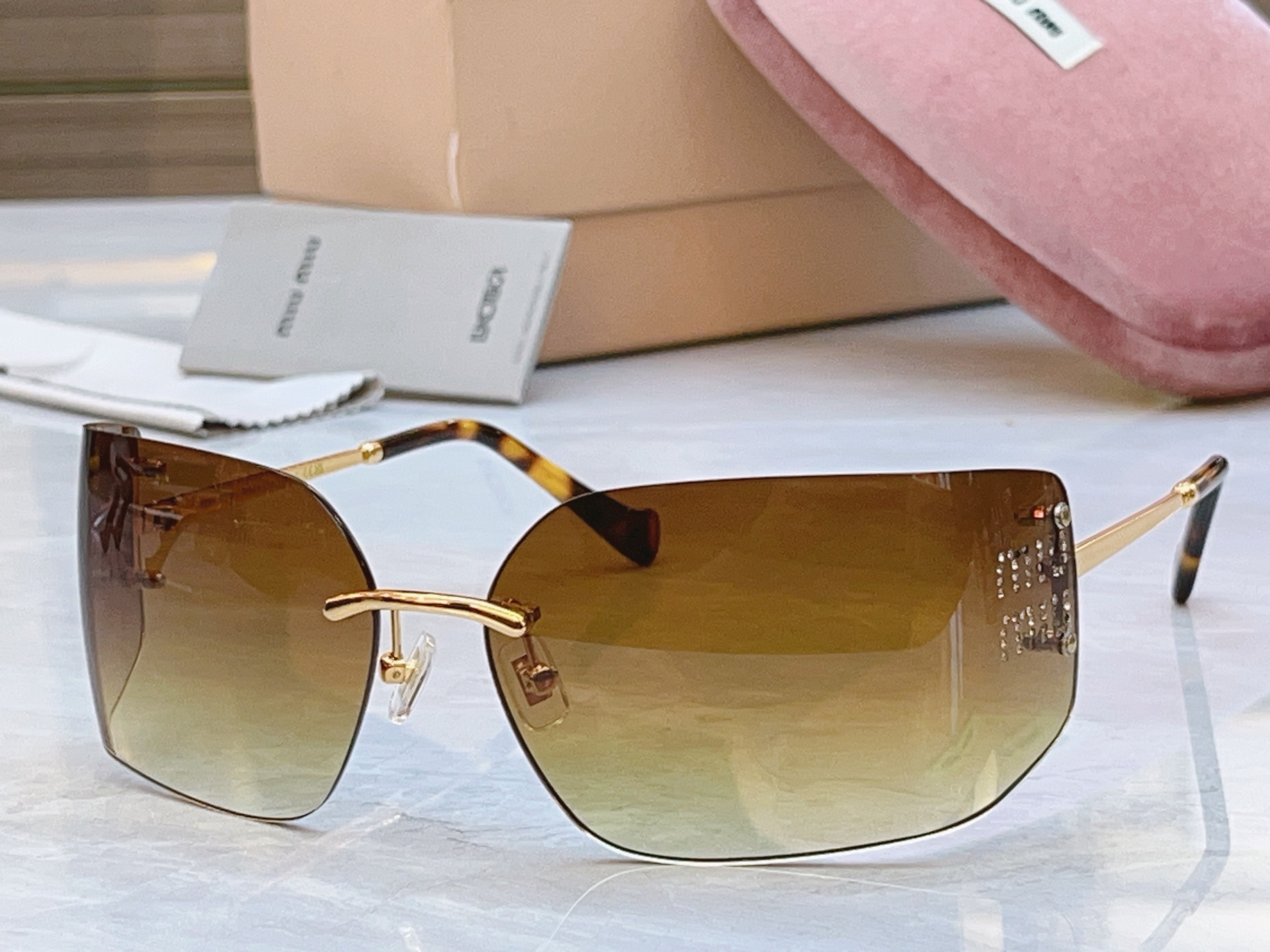 ，【MIUMI*】缪*缪新款太阳镜，Mod:MU 54SS，SIZE:62口16-125