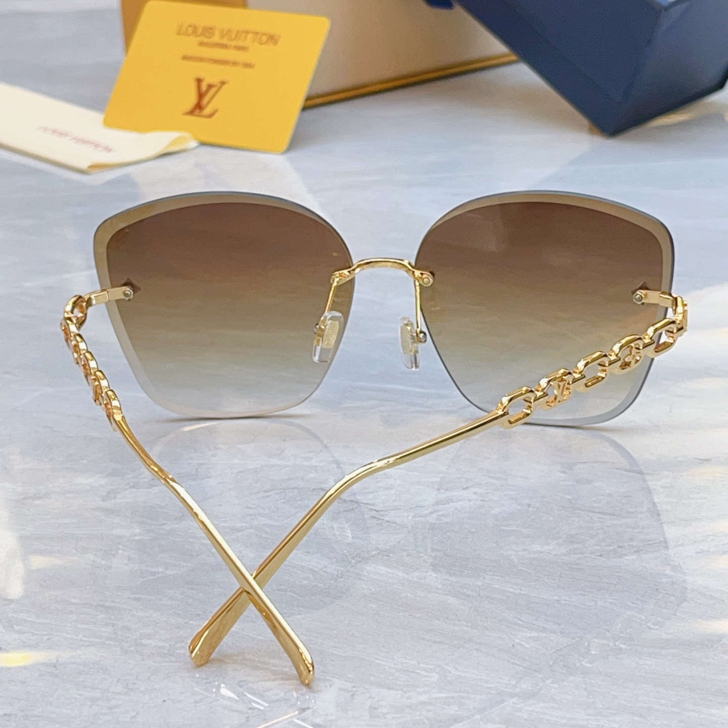 ，【LOUIS VUITTO*】路易*威登新款太阳镜，MODEL：Z2665U，SIZE：61口14-1