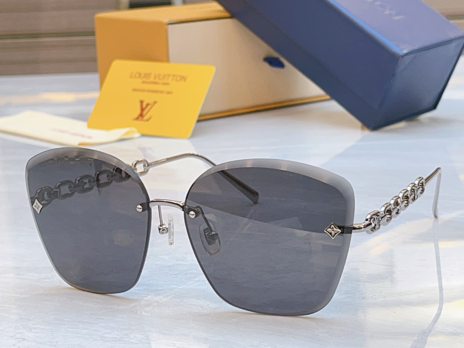 ，【LOUIS VUITTO*】路易*威登新款太阳镜，MODEL：Z2665U，SIZE：61口14-1