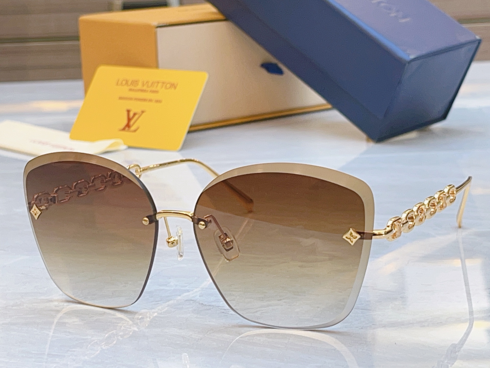 ，【LOUIS VUITTO*】路易*威登新款太阳镜，MODEL：Z2665U，SIZE：61口14-1