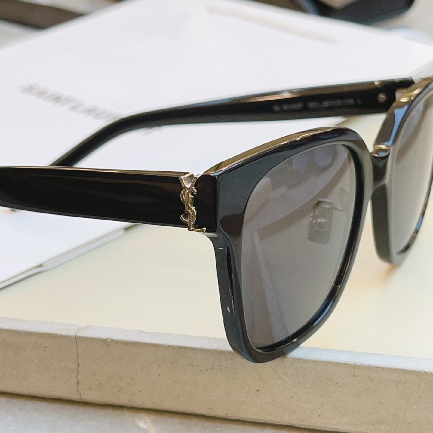 ，【SAINT LAUREN*】圣罗*兰新款太阳镜 高版本。MODEL：SL M105/F，SIZE：5
