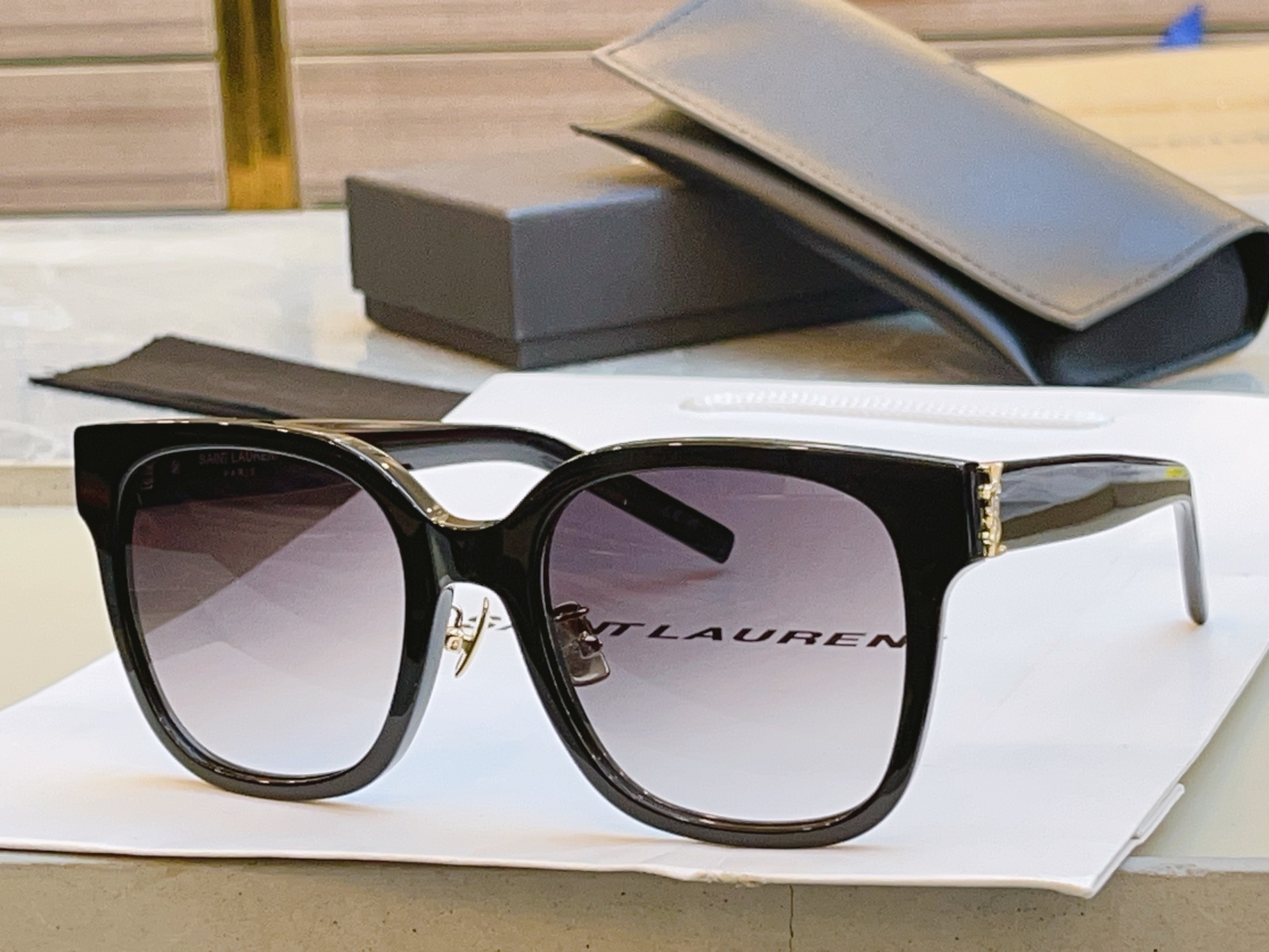 ，【SAINT LAUREN*】圣罗*兰新款太阳镜 高版本。MODEL：SL M105/F，SIZE：5