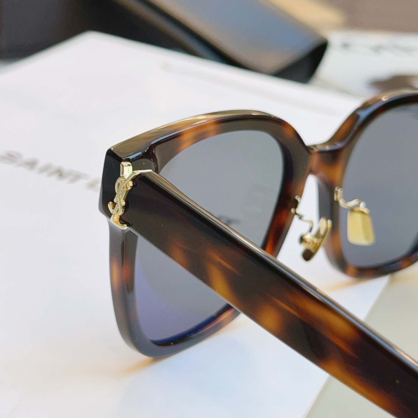 ，【SAINT LAUREN*】圣罗*兰新款太阳镜 高版本。MODEL：SL M105/F，SIZE：5