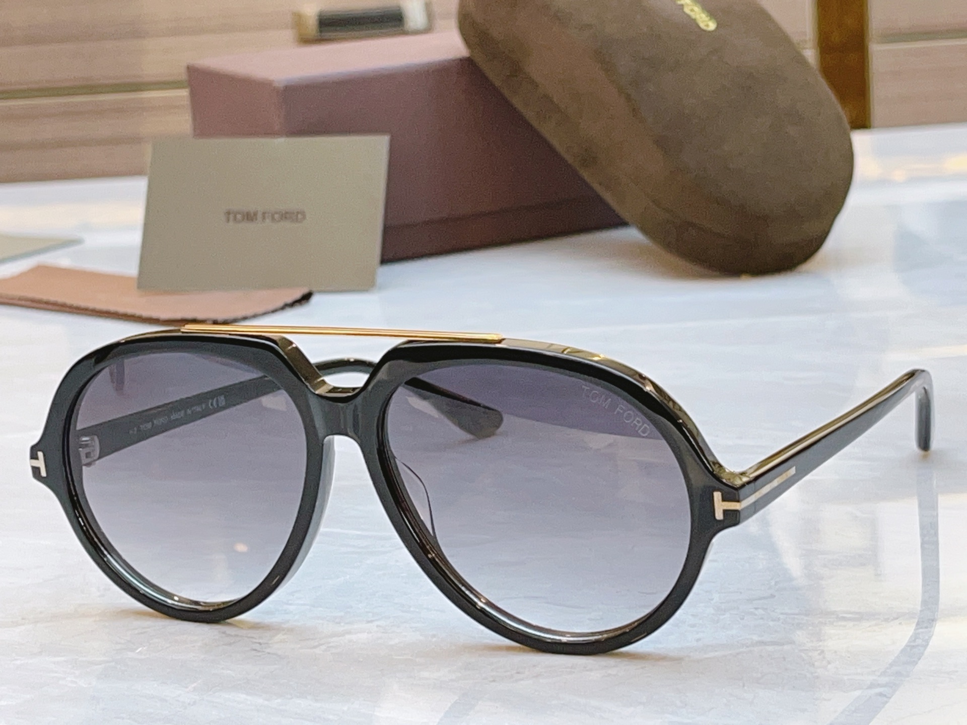 ，【TOM FOR*】汤姆*福特新款太阳镜🕶️，MODEL：FT1210，SIZE：59口14-140