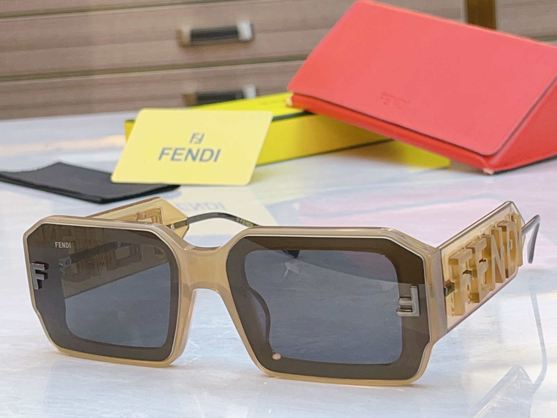 ，【FEN*】芬*迪新款太阳镜🕶️，MODEL：FE4097，SIZE：51口24-145