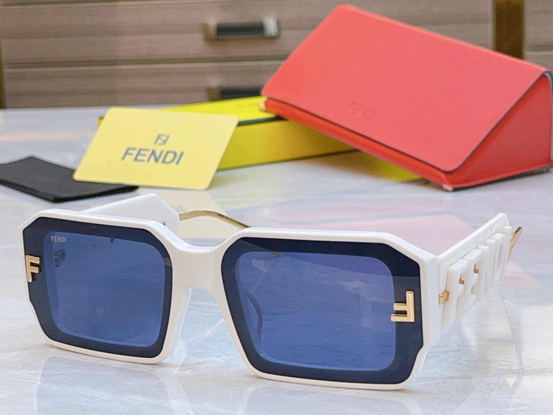 ，【FEN*】芬*迪新款太阳镜🕶️，MODEL：FE4097，SIZE：51口24-145