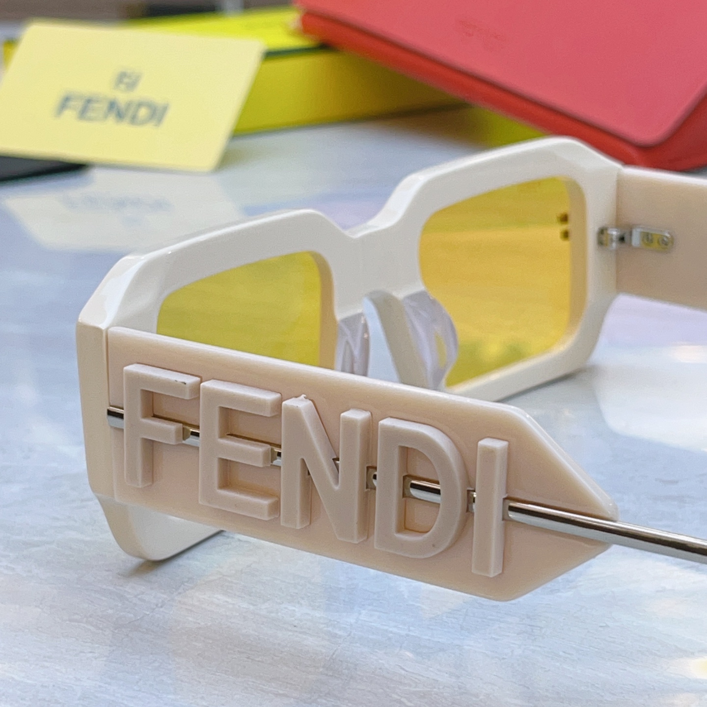 ，【FEN*】芬*迪新款太阳镜🕶️，MODEL：FE4097，SIZE：51口24-145