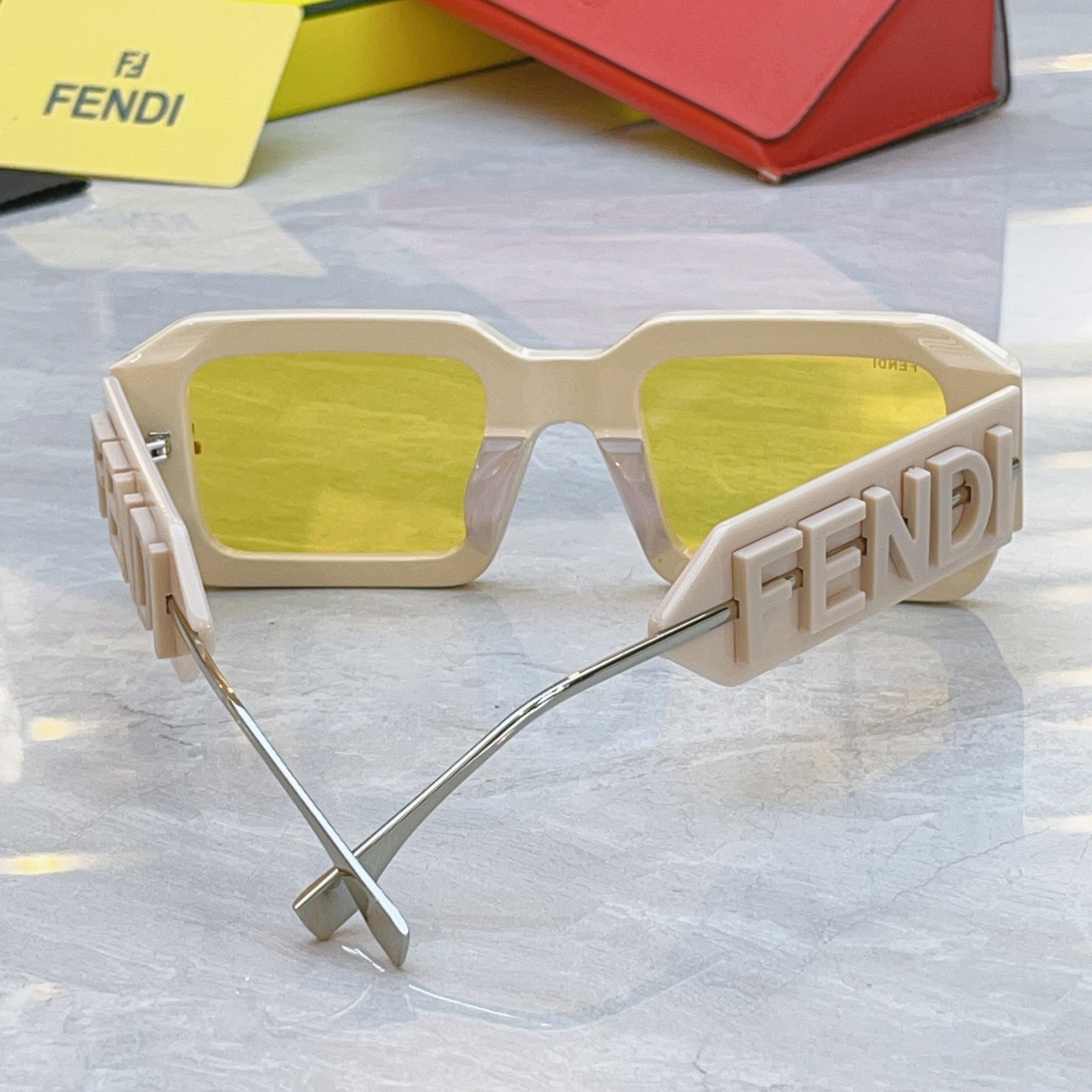 ，【FEN*】芬*迪新款太阳镜🕶️，MODEL：FE4097，SIZE：51口24-145