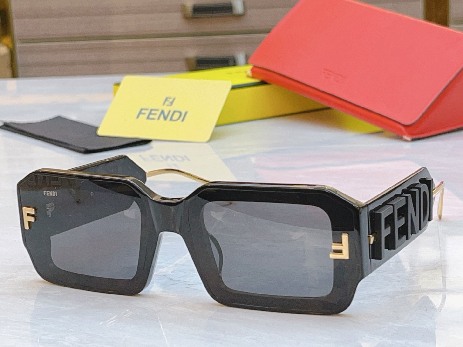 ，【FEN*】芬*迪新款太阳镜🕶️，MODEL：FE4097，SIZE：51口24-145