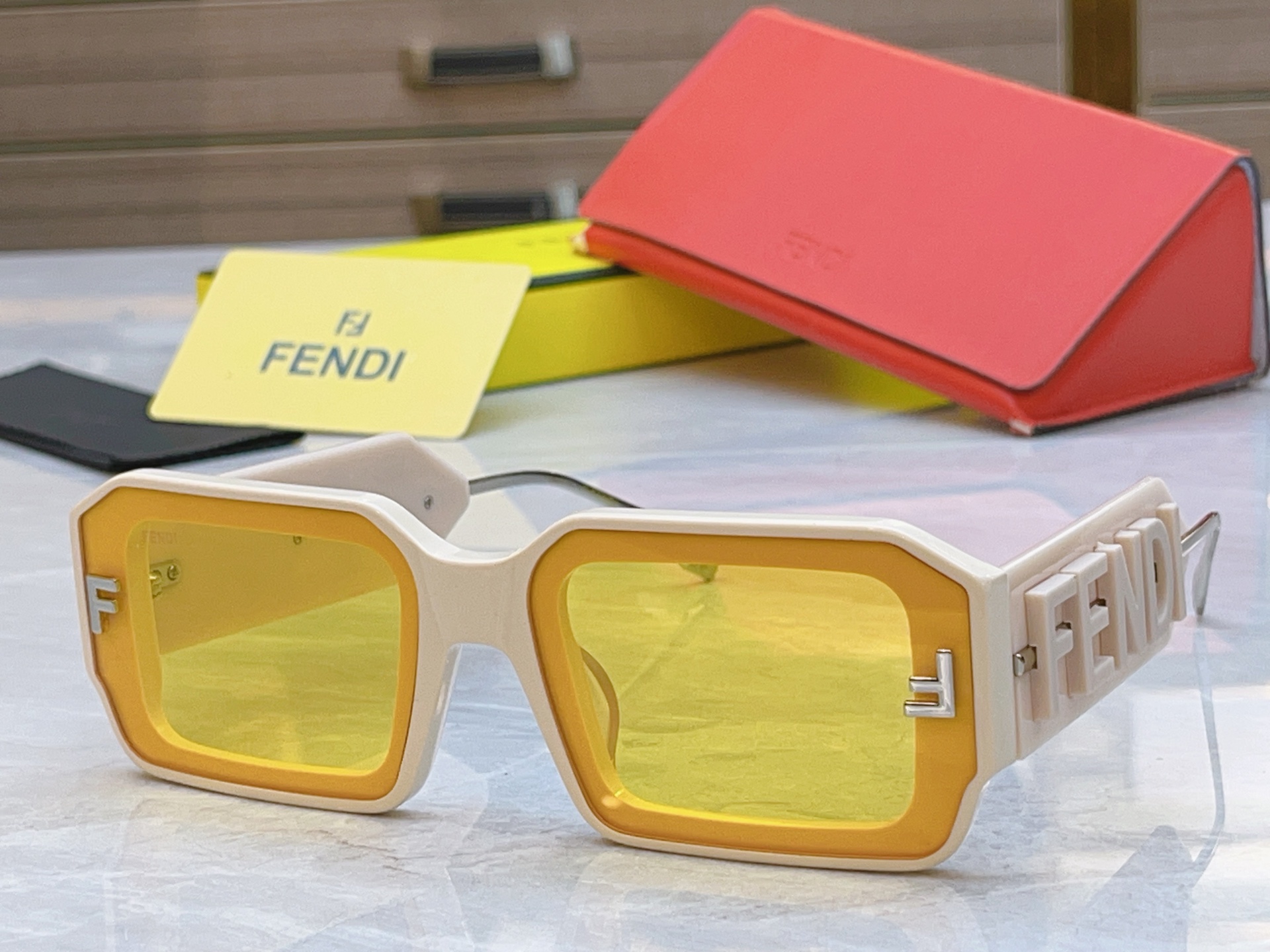 ，【FEN*】芬*迪新款太阳镜🕶️，MODEL：FE4097，SIZE：51口24-145